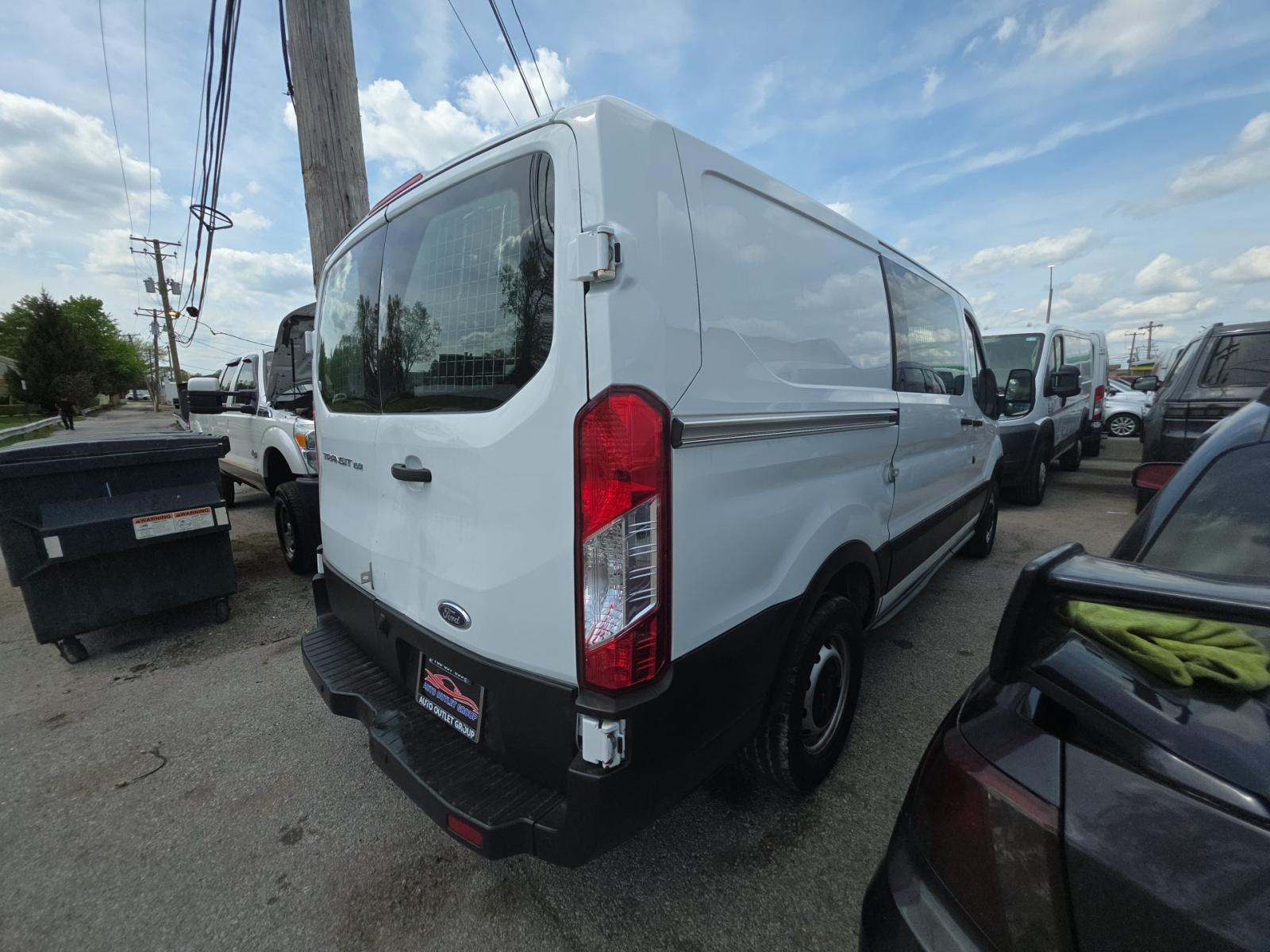 FORD TRANSIT 150 - 3
