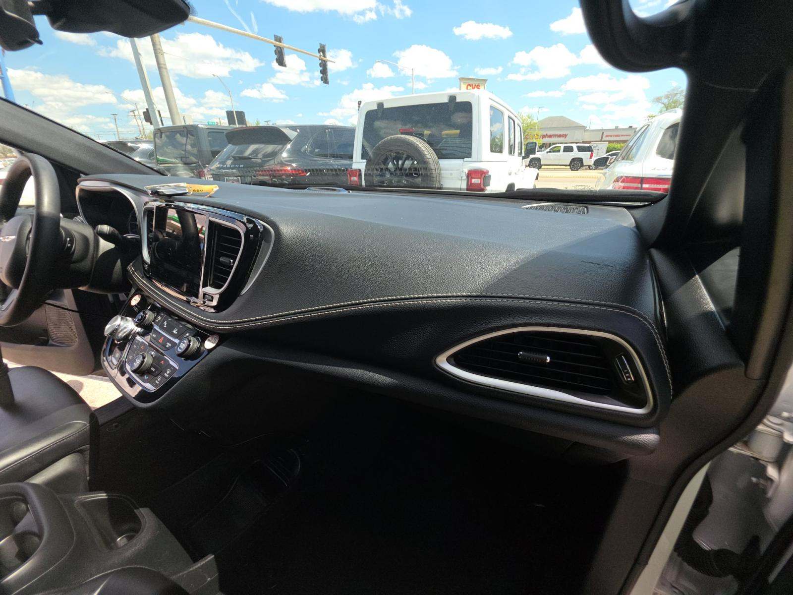 2024 Chrysler Pacifica Hybrid Select S Appearance FWD
