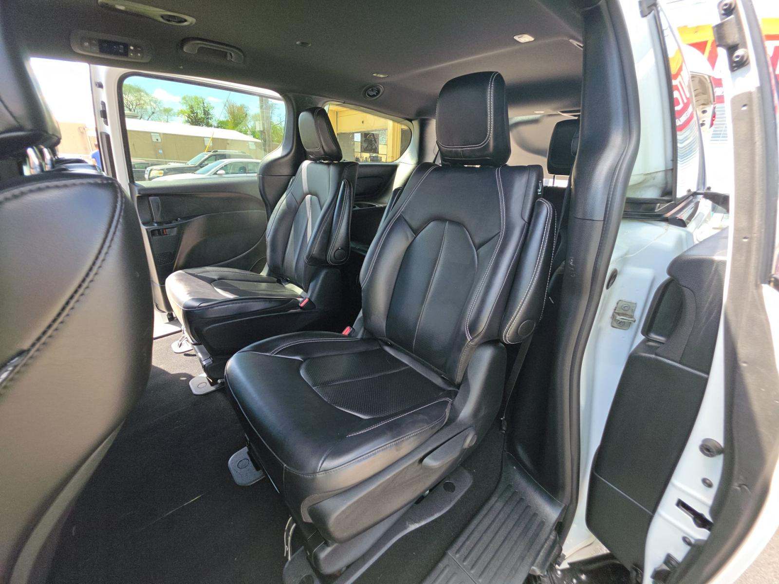 2024 Chrysler Pacifica Hybrid Select S Appearance FWD