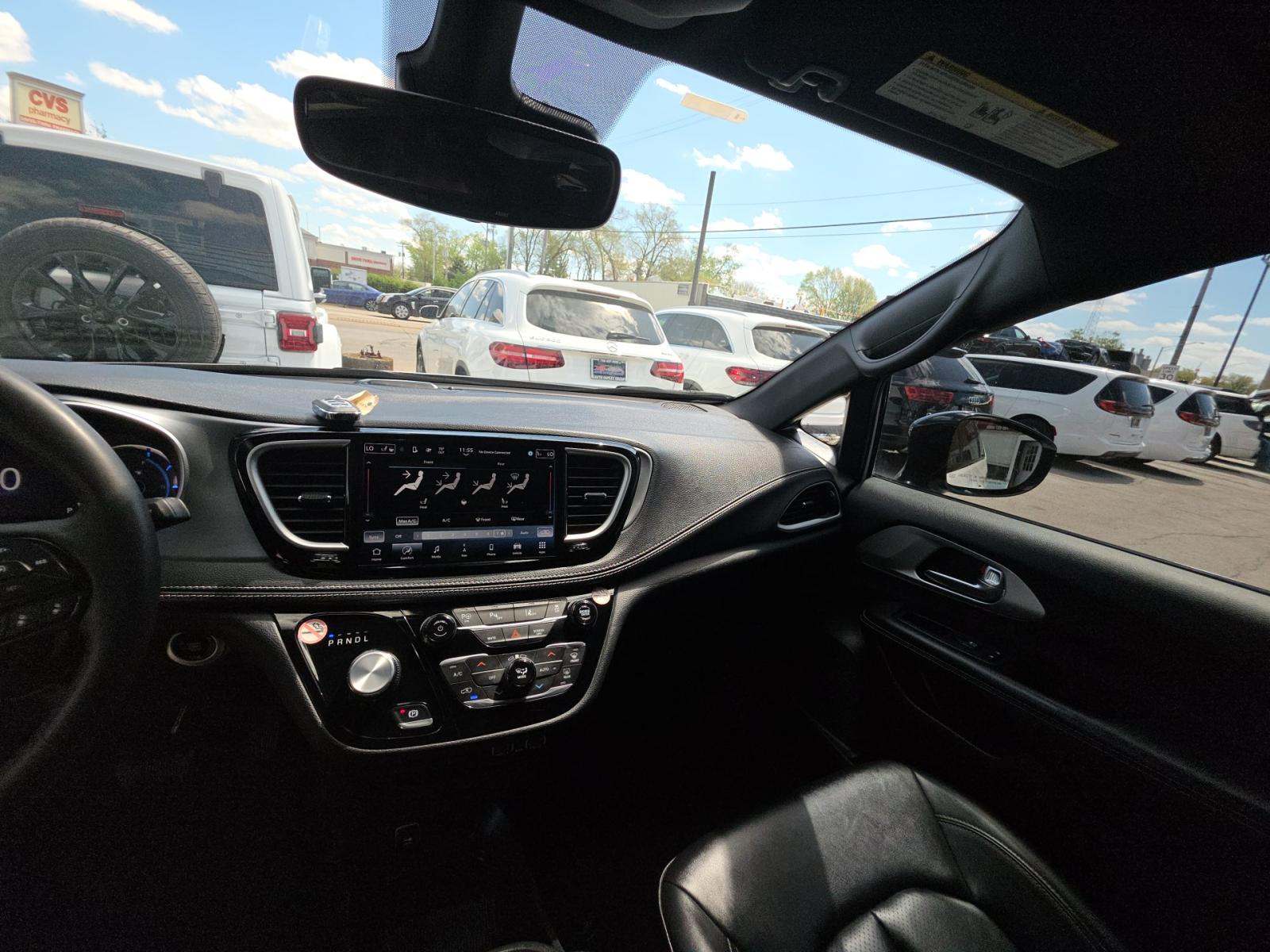 2024 Chrysler Pacifica Hybrid Select S Appearance FWD