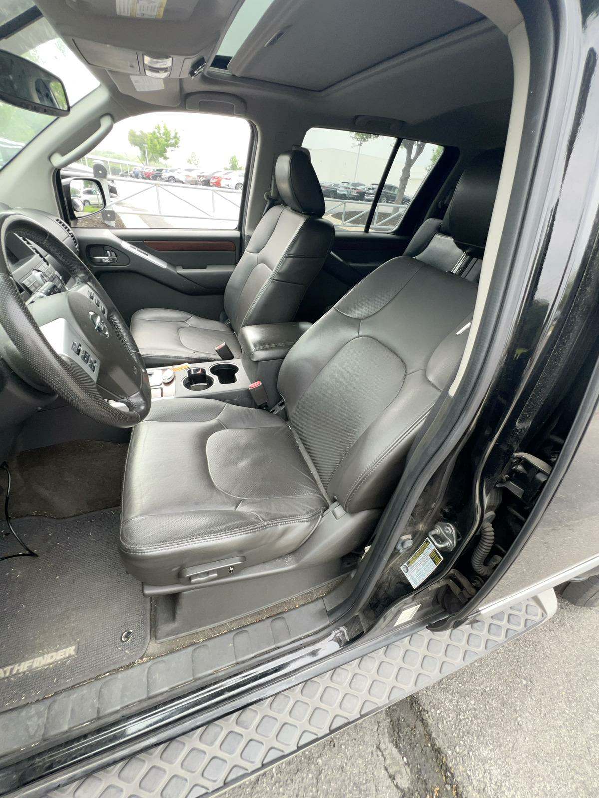 2012 Nissan Pathfinder LE RWD