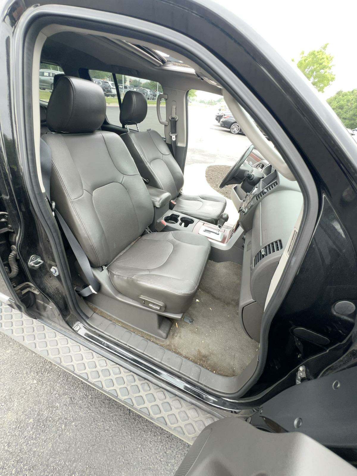 2012 Nissan Pathfinder LE RWD