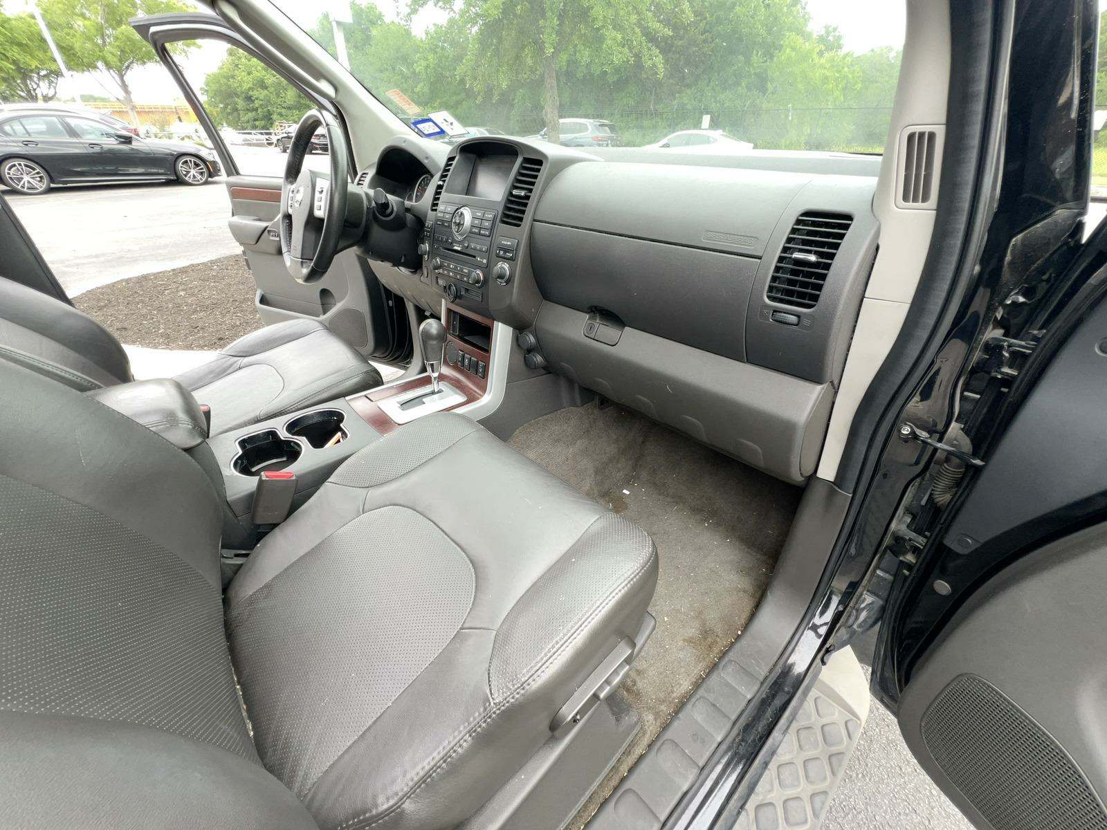 2012 Nissan Pathfinder LE RWD