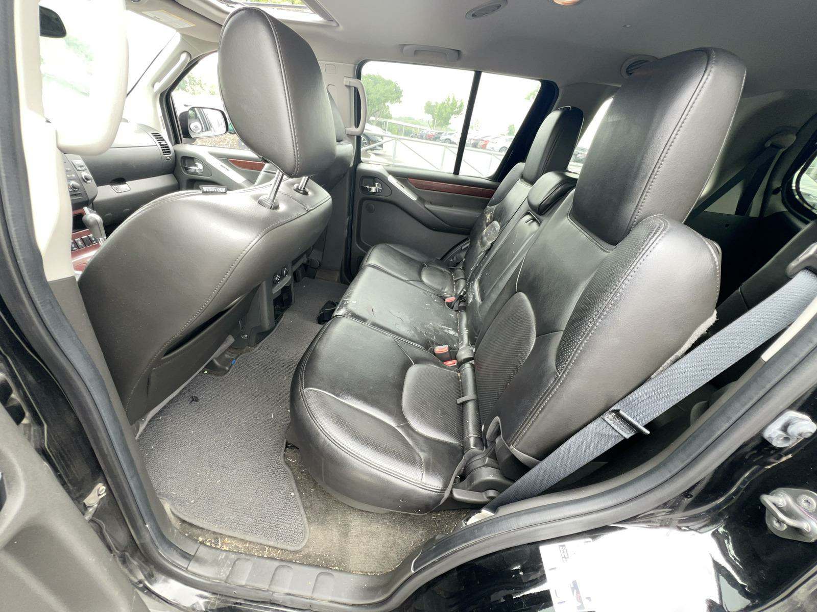 2012 Nissan Pathfinder LE RWD