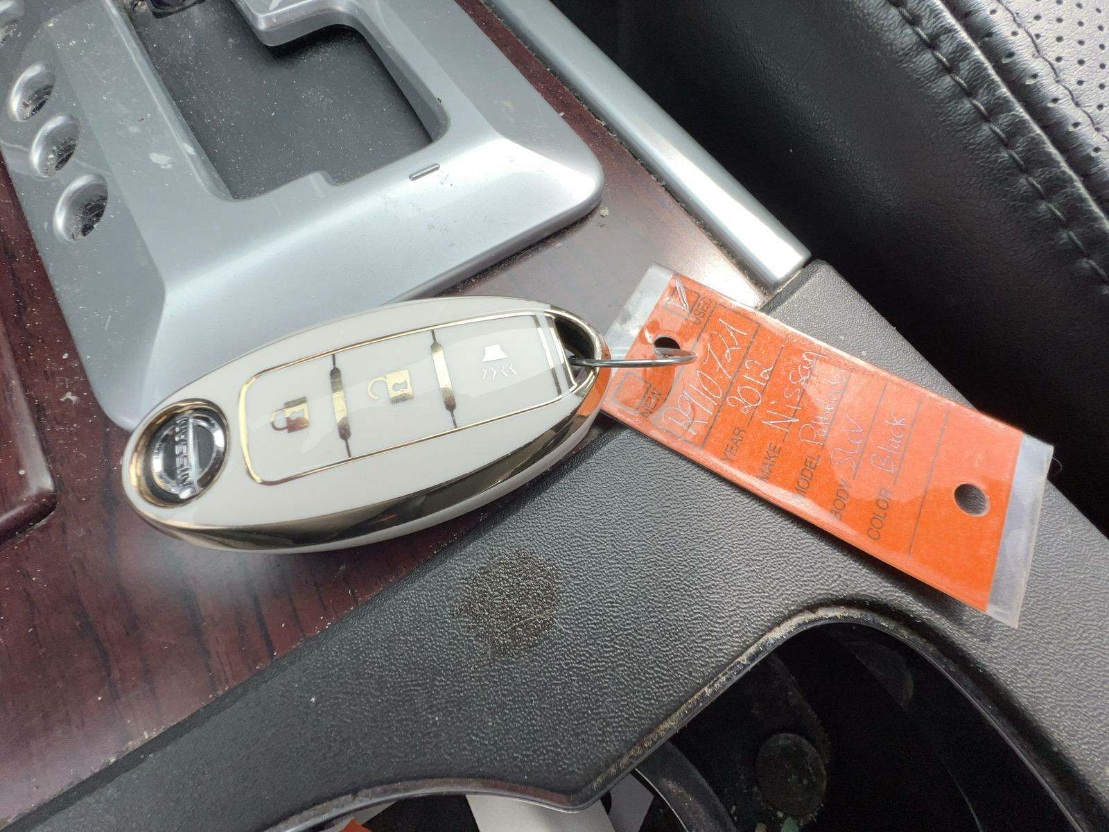 2012 Nissan Pathfinder LE RWD