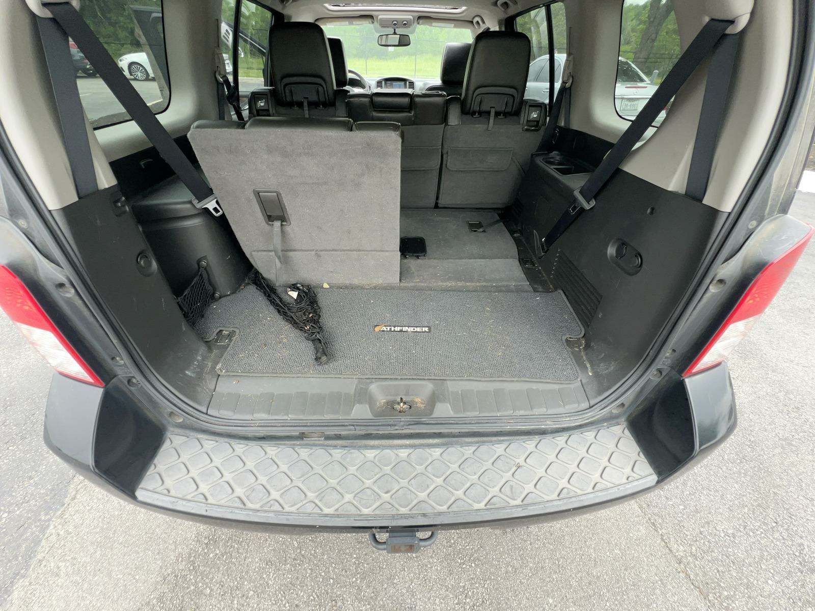 2012 Nissan Pathfinder LE RWD