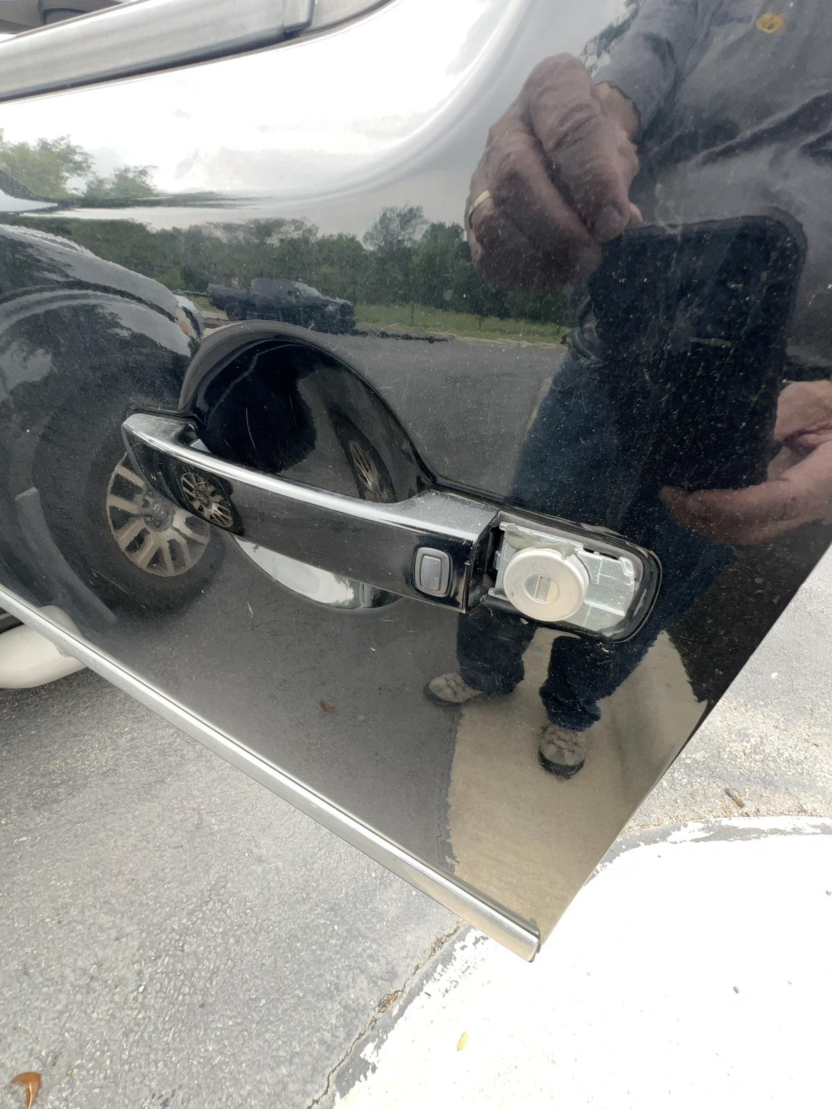 2012 Nissan Pathfinder LE RWD