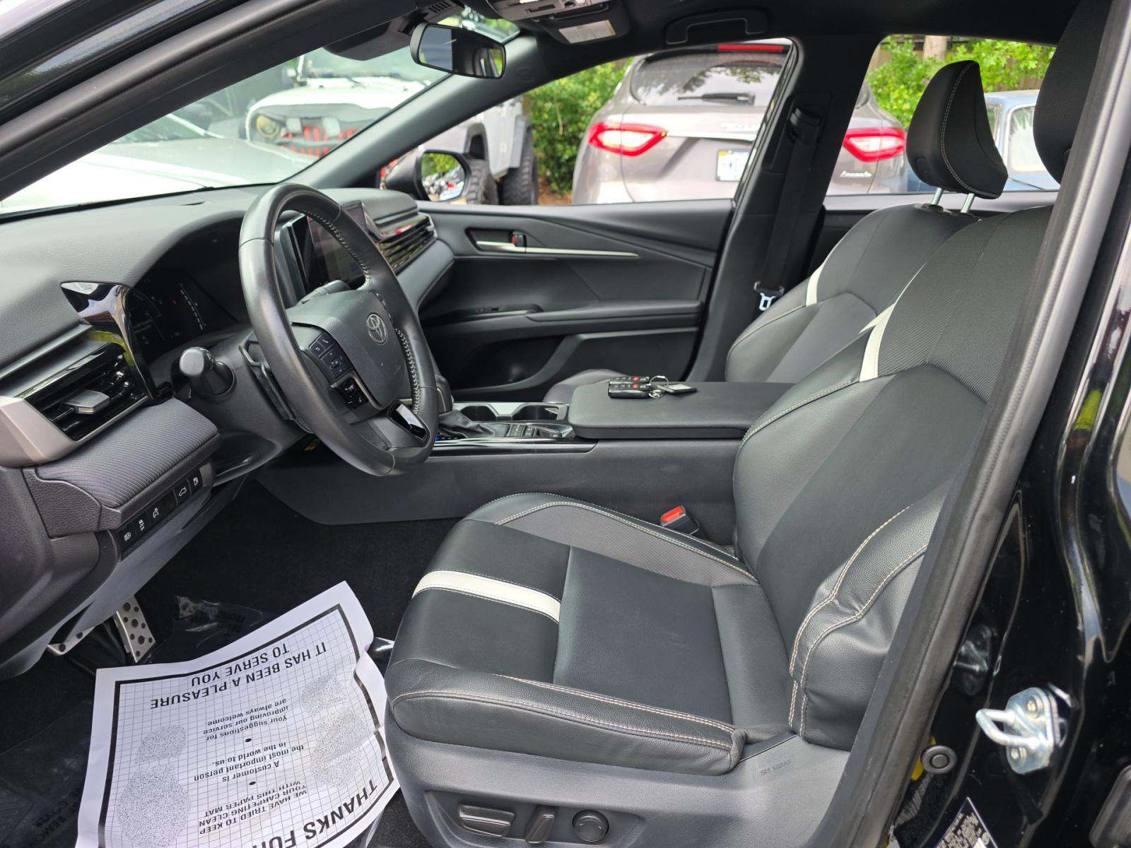2025 Toyota Camry SE FWD