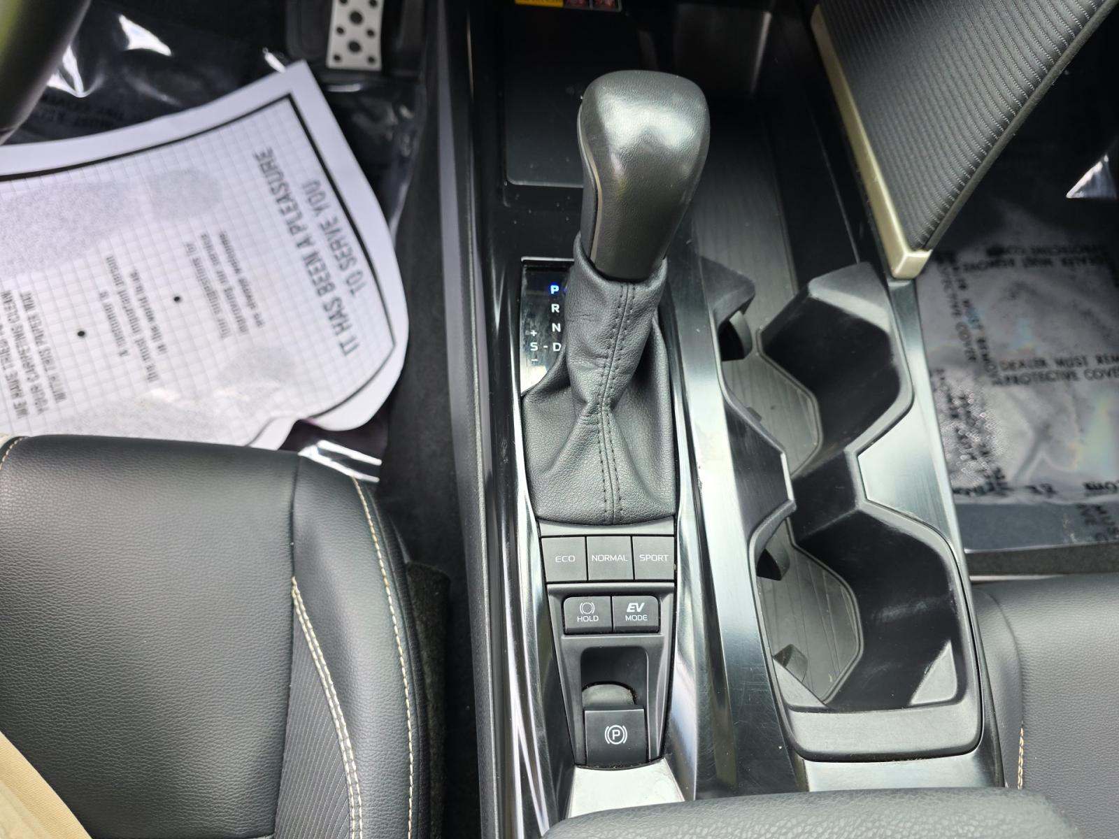 2025 Toyota Camry SE FWD