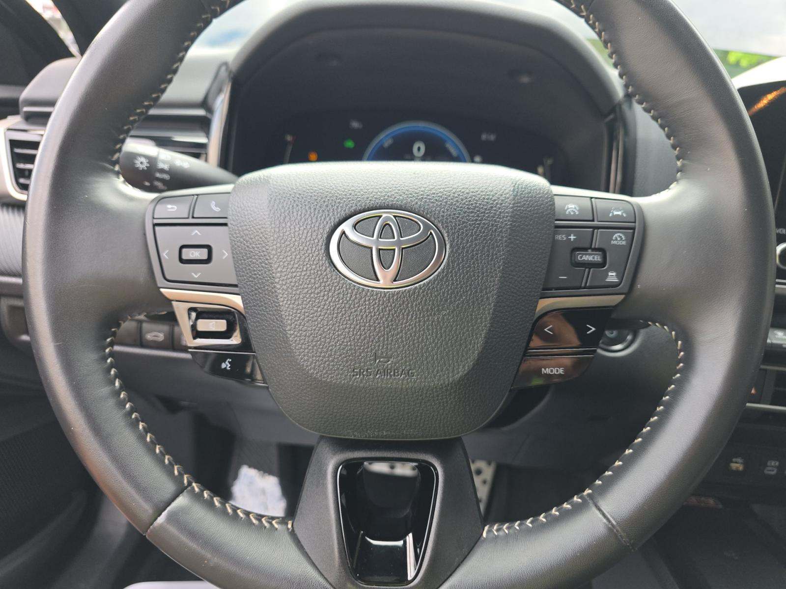 2025 Toyota Camry SE FWD
