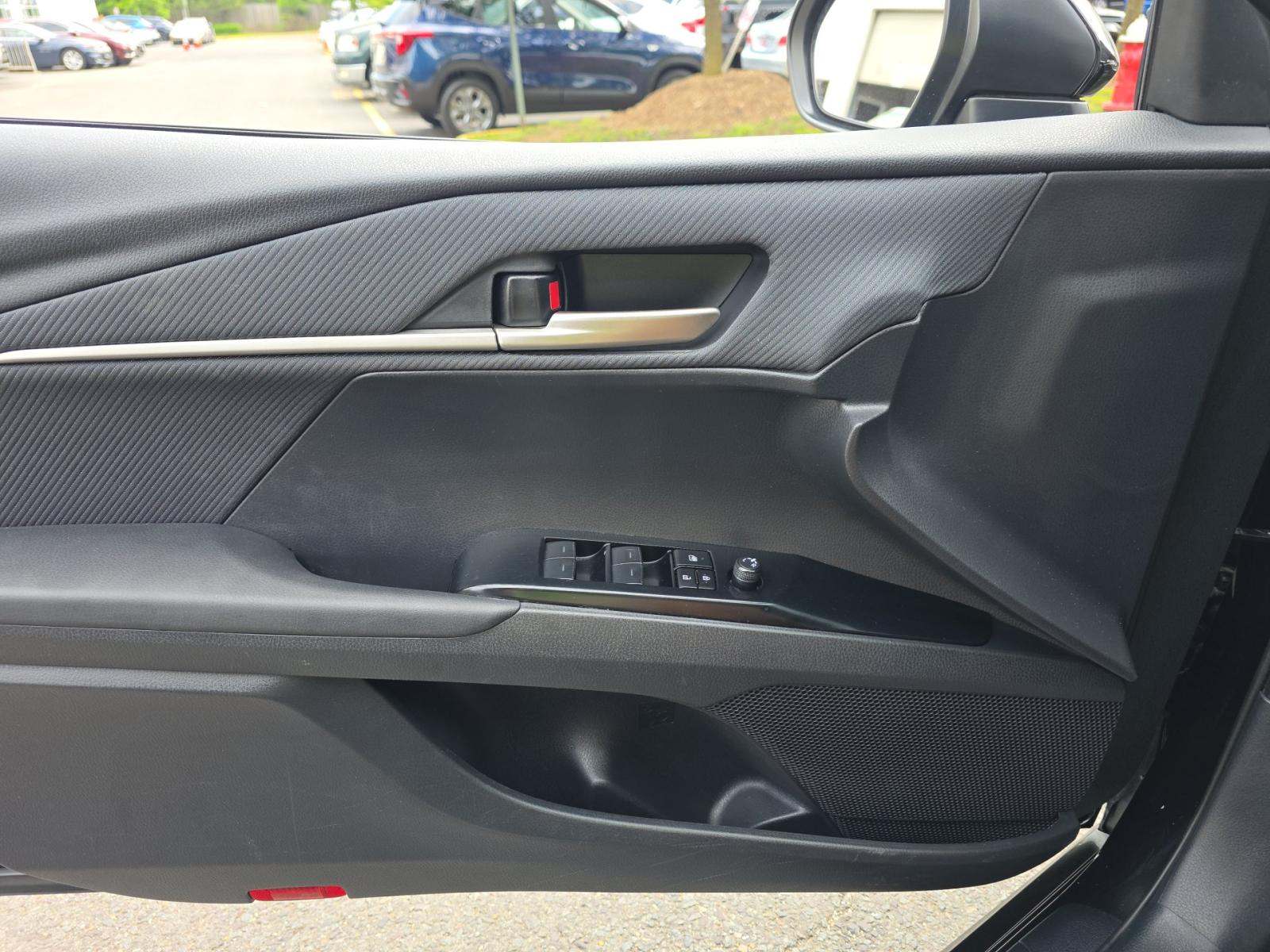 2025 Toyota Camry SE FWD