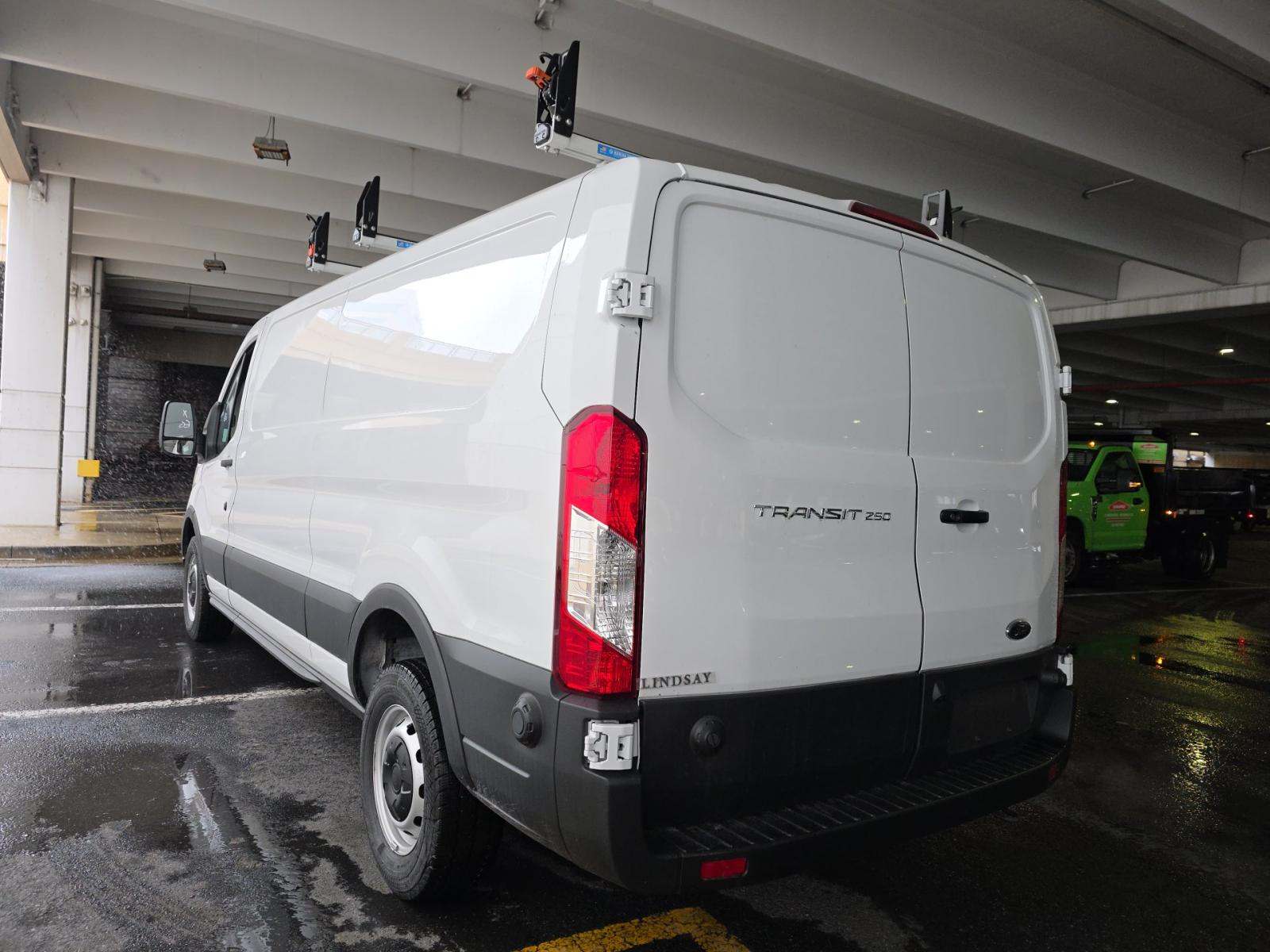 FORD TRANSIT 250 - 2