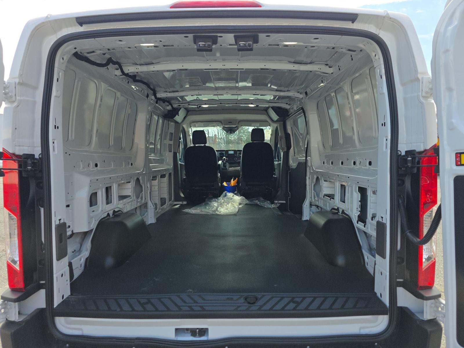 FORD TRANSIT 250 - 10