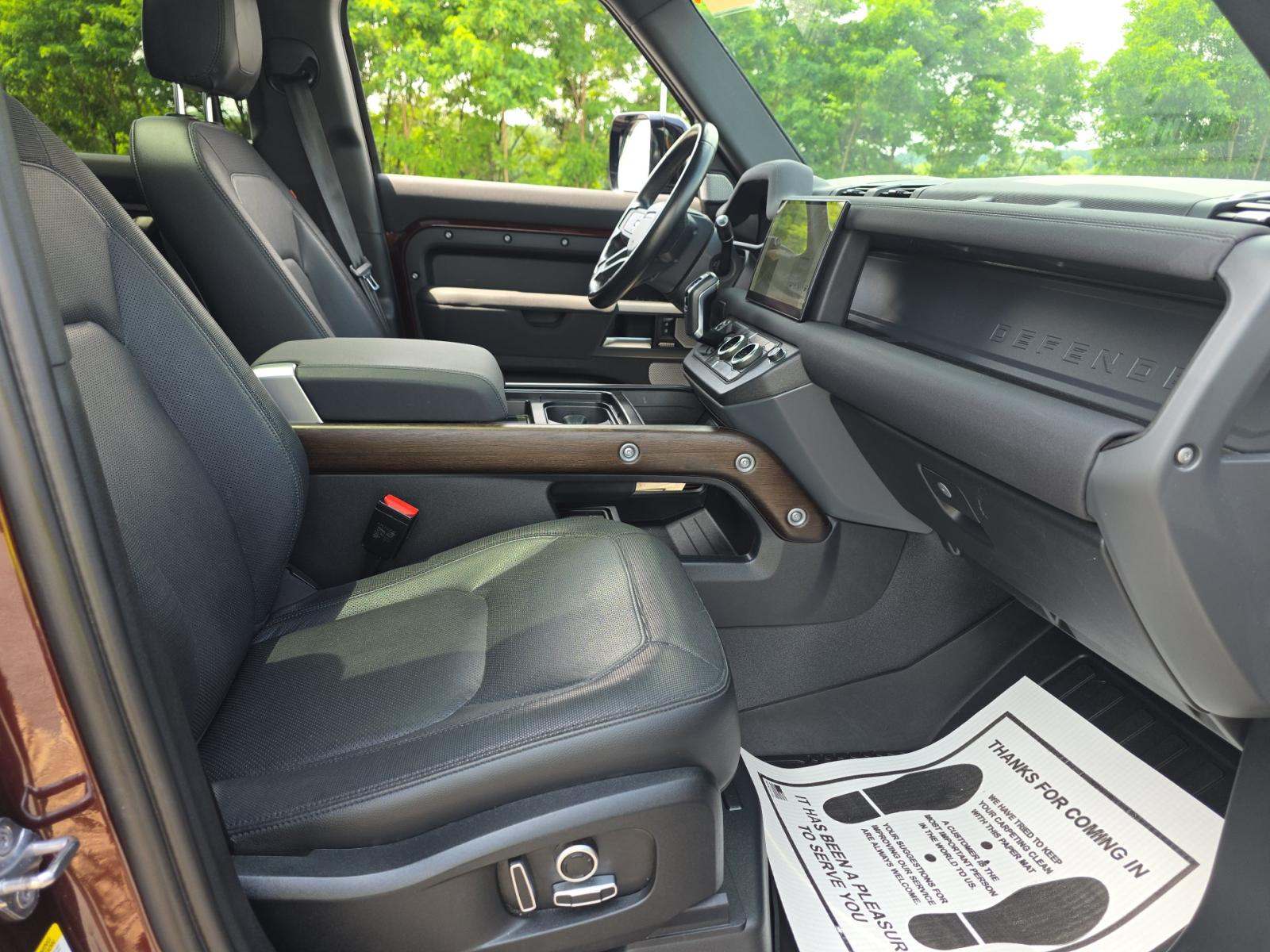 2023 Land Rover Defender 130 X-Dynamic SE AWD