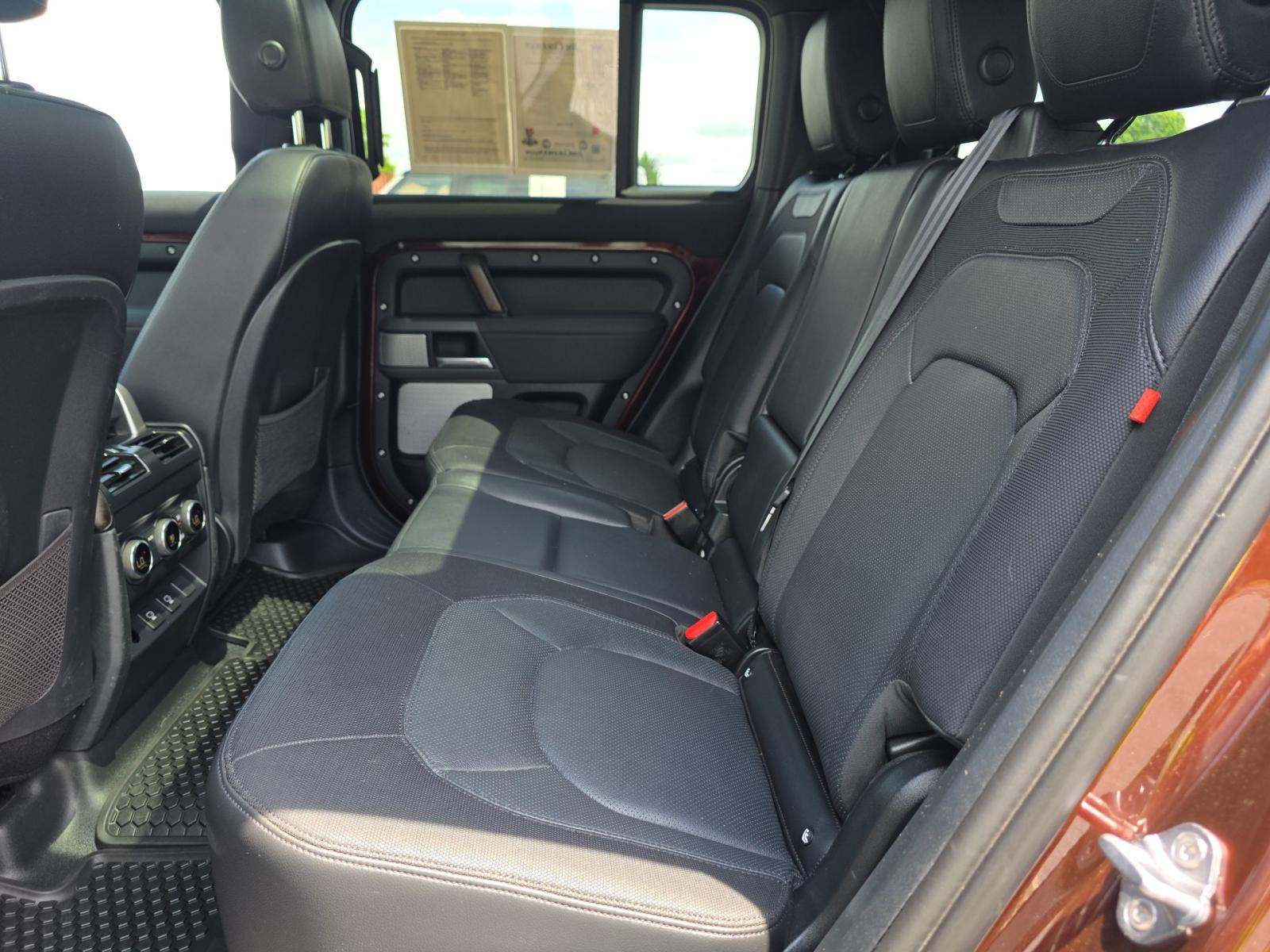 2023 Land Rover Defender 130 X-Dynamic SE AWD