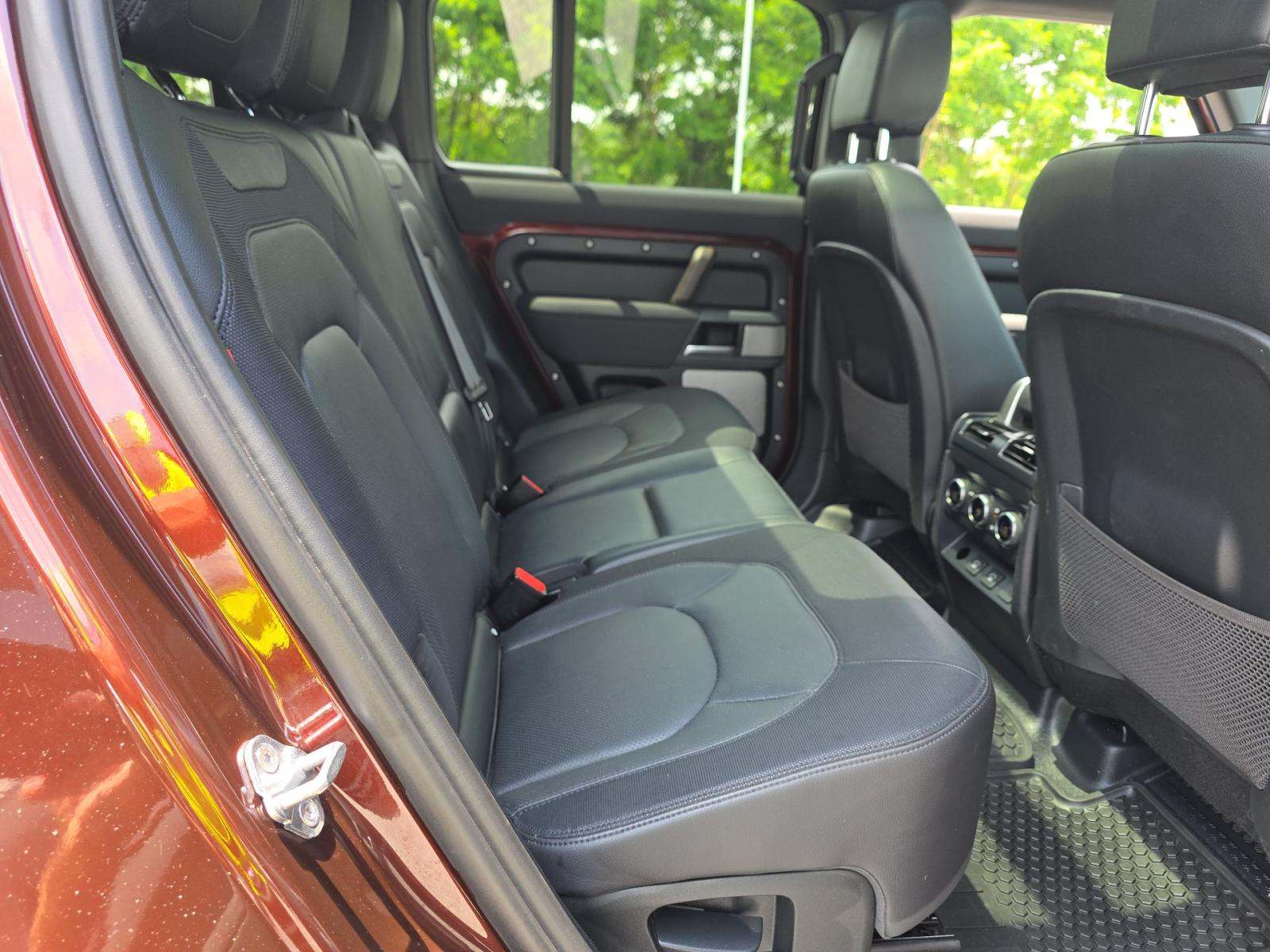 2023 Land Rover Defender 130 X-Dynamic SE AWD