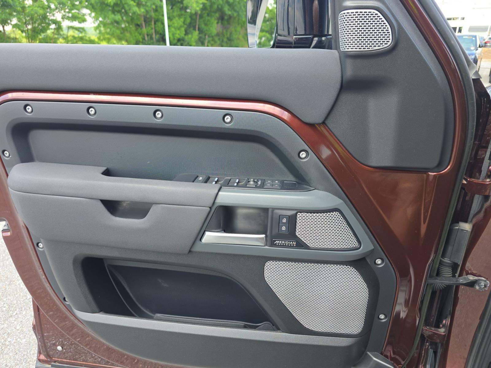 2023 Land Rover Defender 130 X-Dynamic SE AWD
