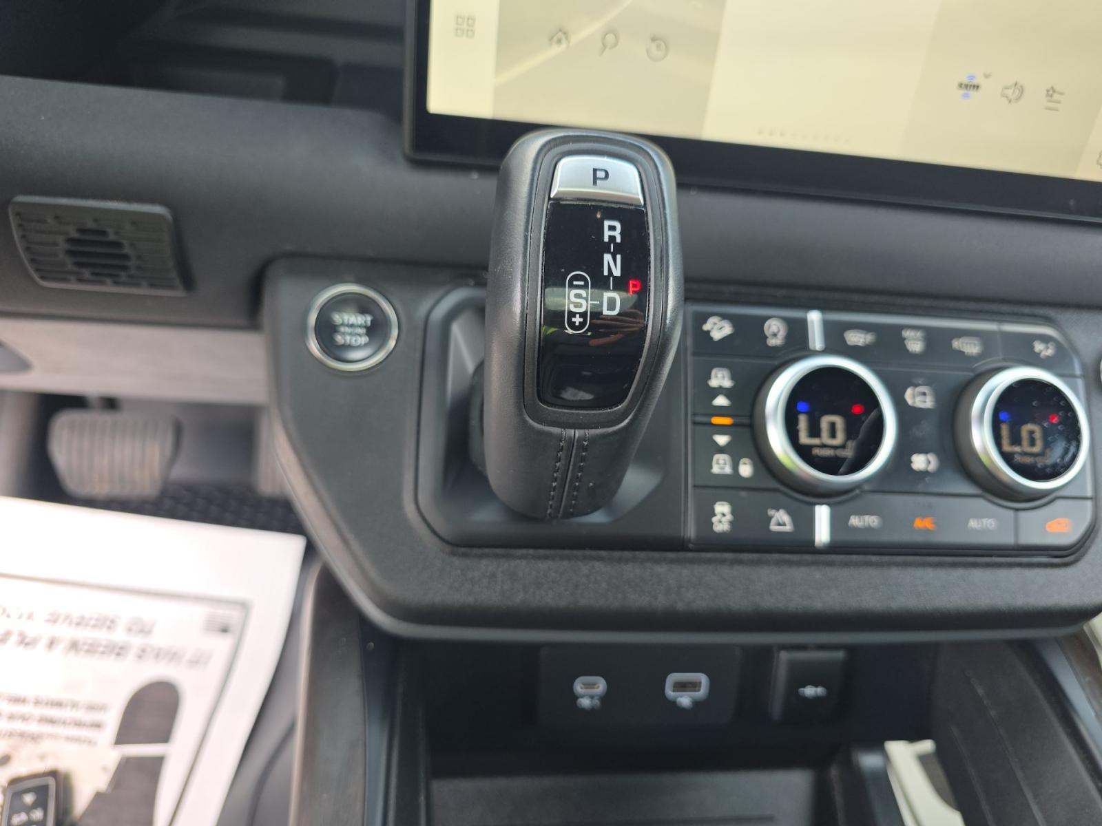 2023 Land Rover Defender 130 X-Dynamic SE AWD