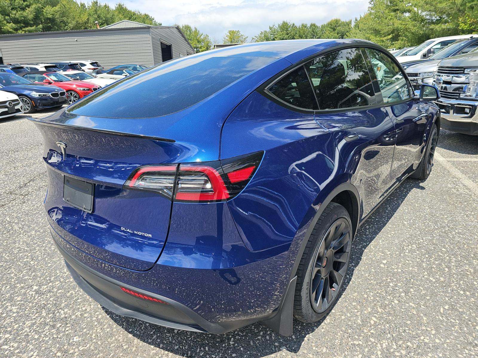 TESLA MODEL Y - 3