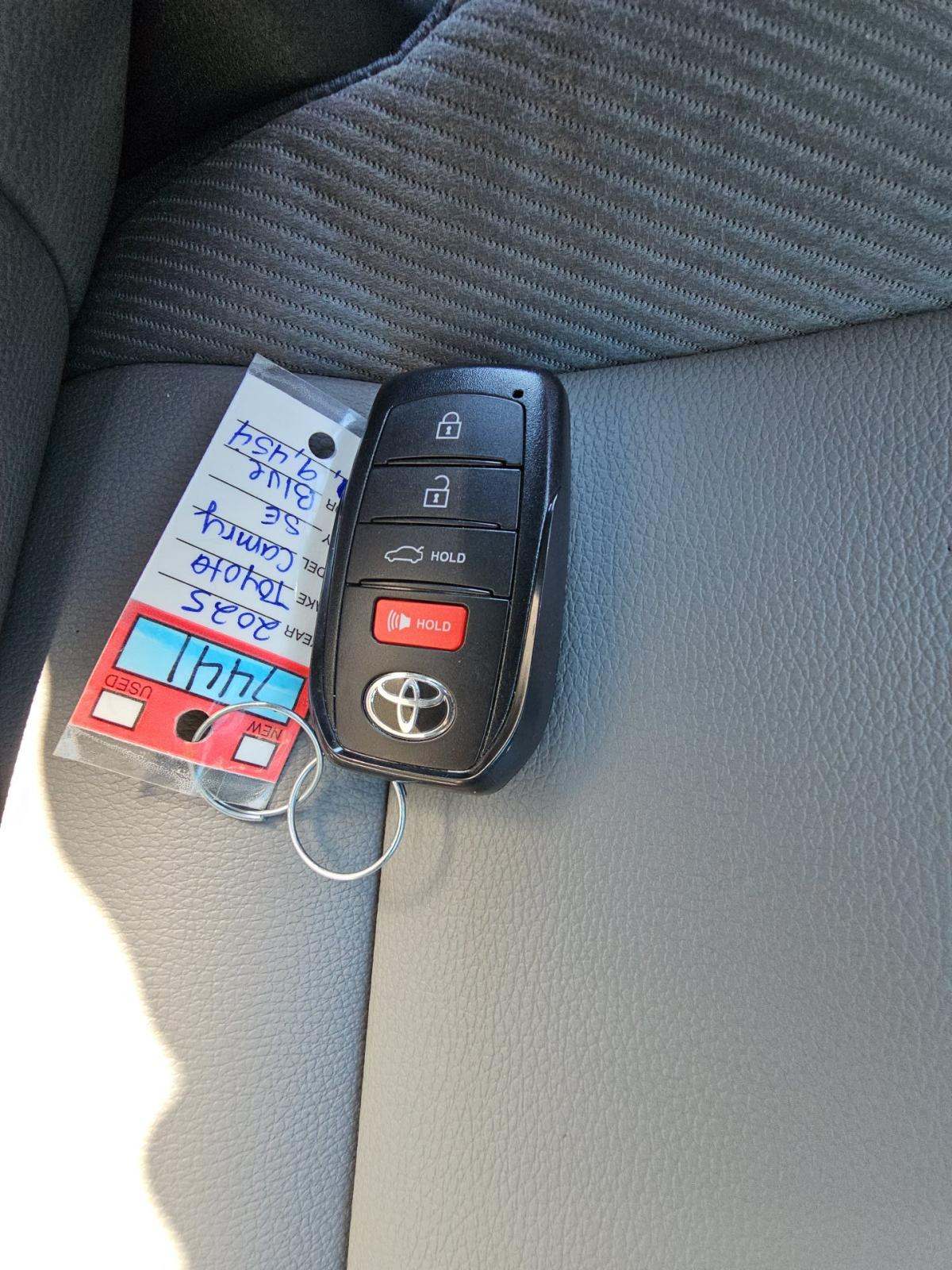 TOYOTA CAMRY - 8