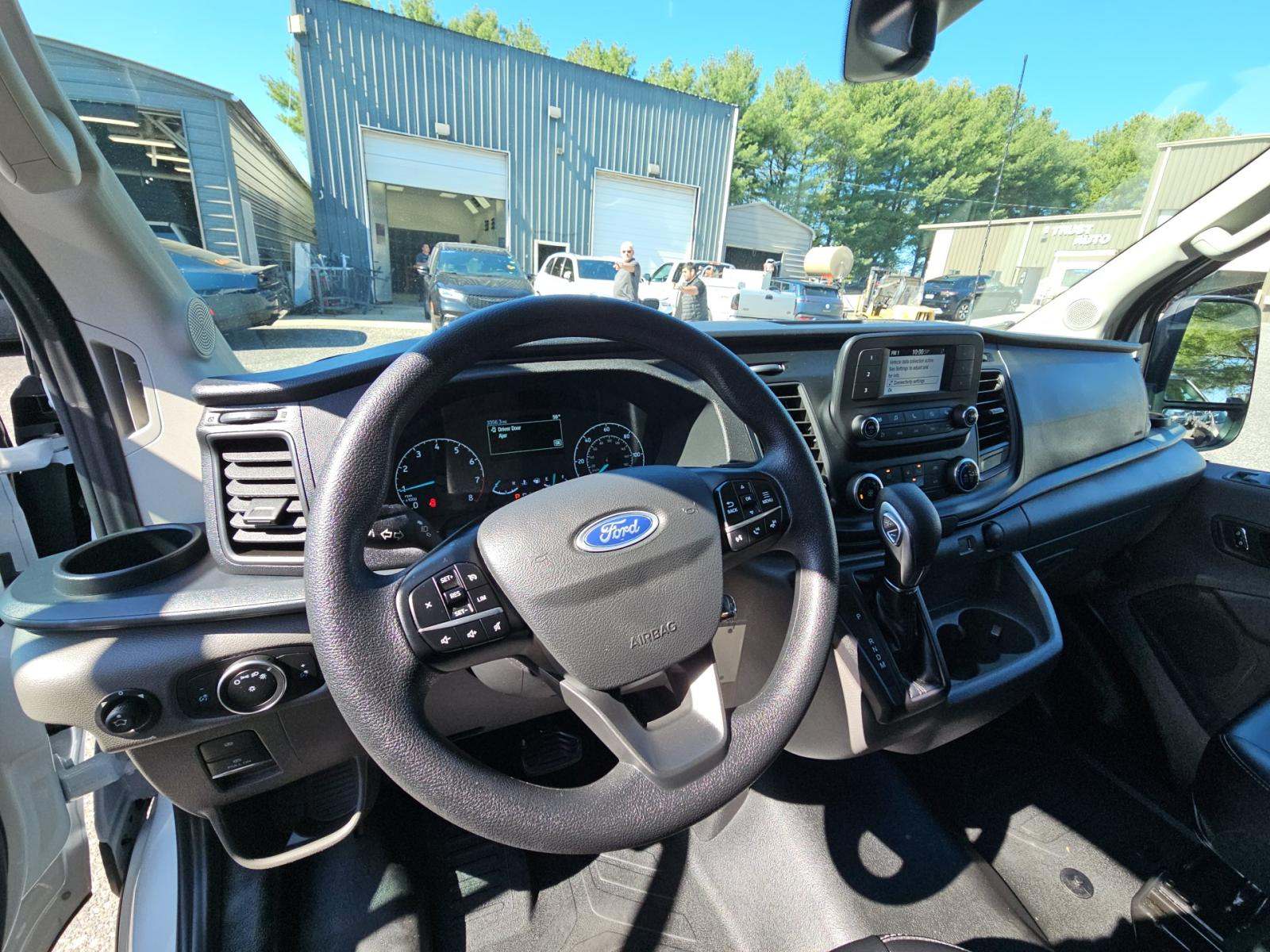 FORD TRANSIT 250 - 10