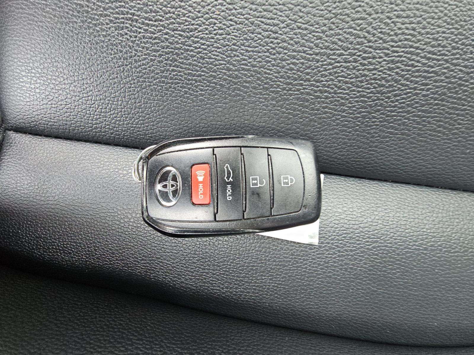 TOYOTA CAMRY - 8