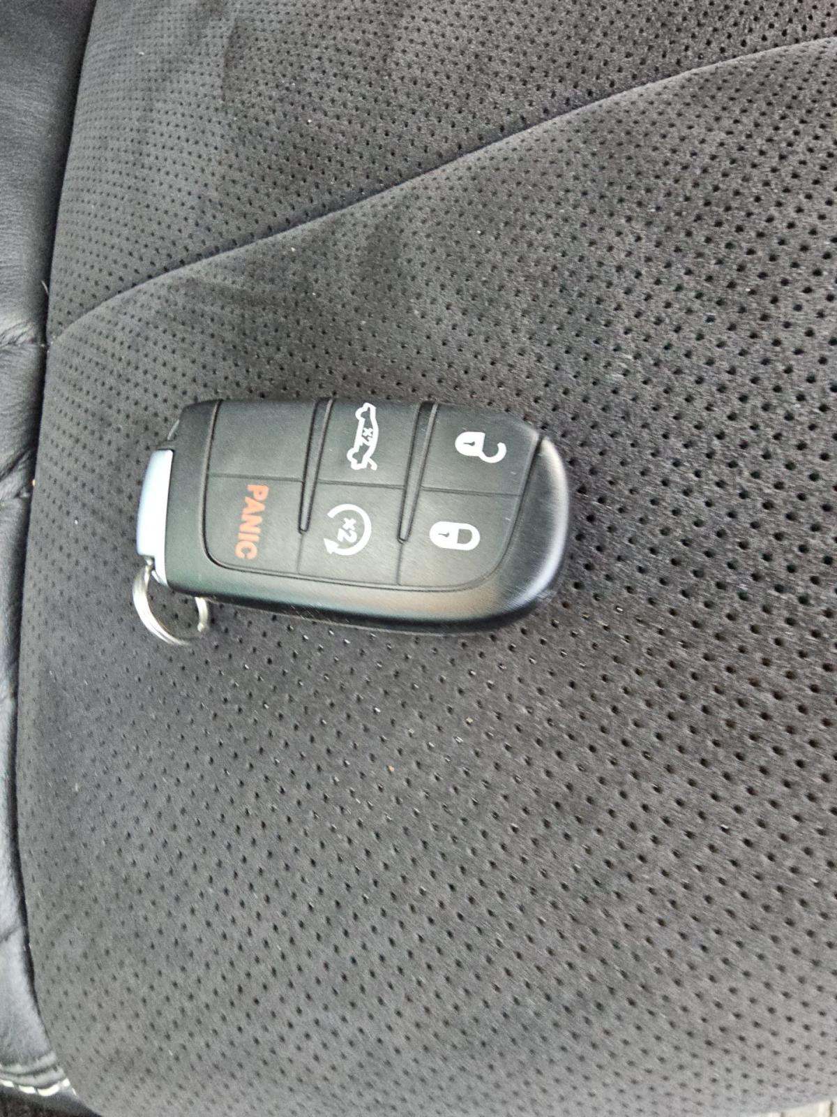 DODGE SRT HELLCAT - 8