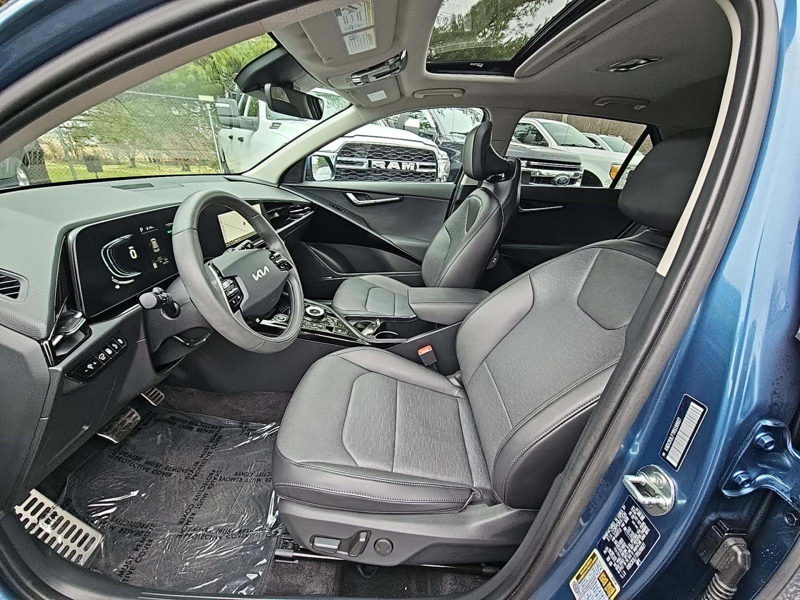 2024 Kia Niro PHEV SX Touring FWD