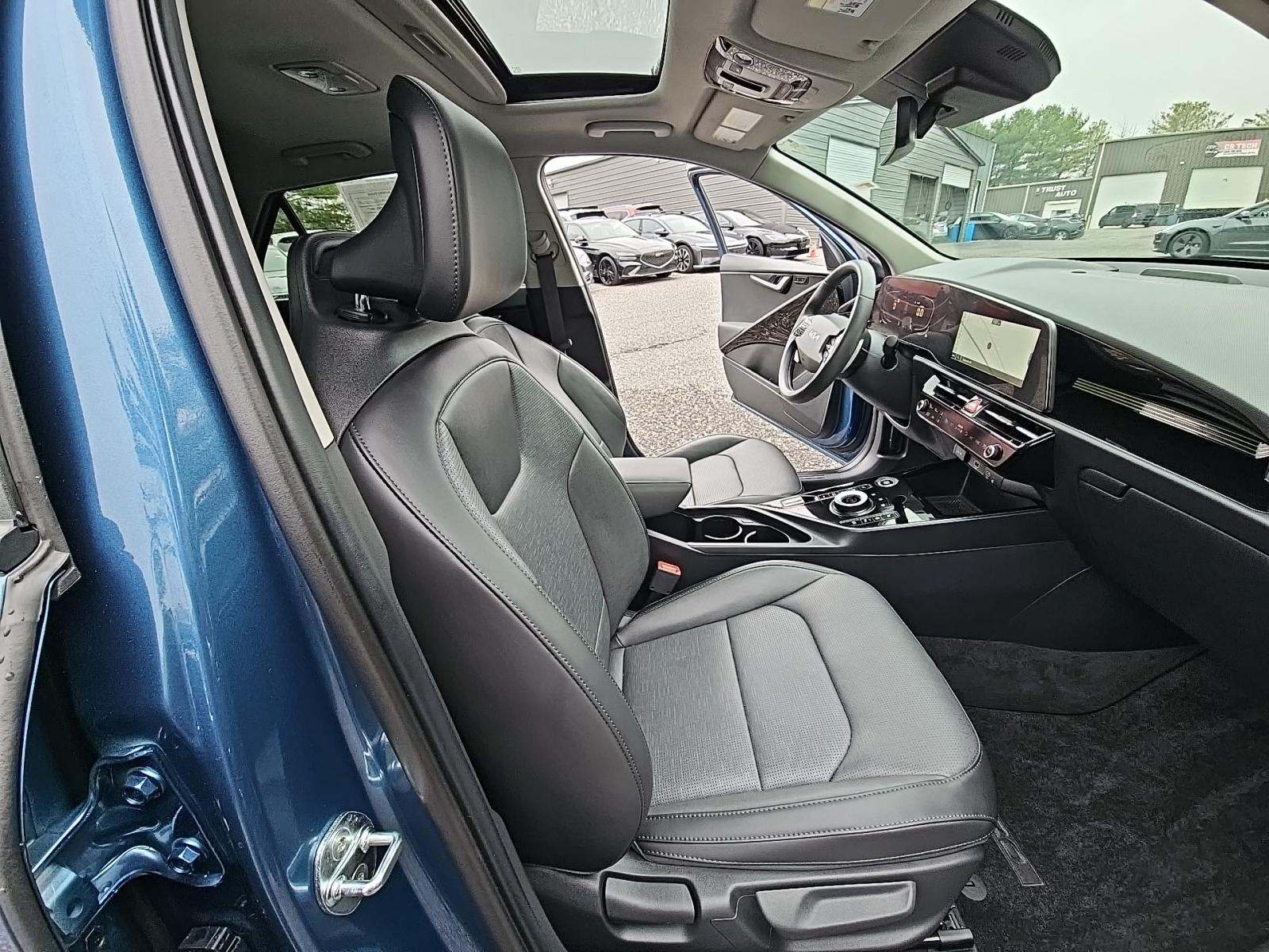 2024 Kia Niro PHEV SX Touring FWD