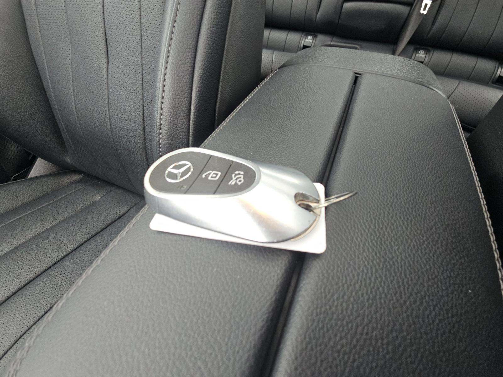 MERCEDES-BENZ E-CLASS - 8