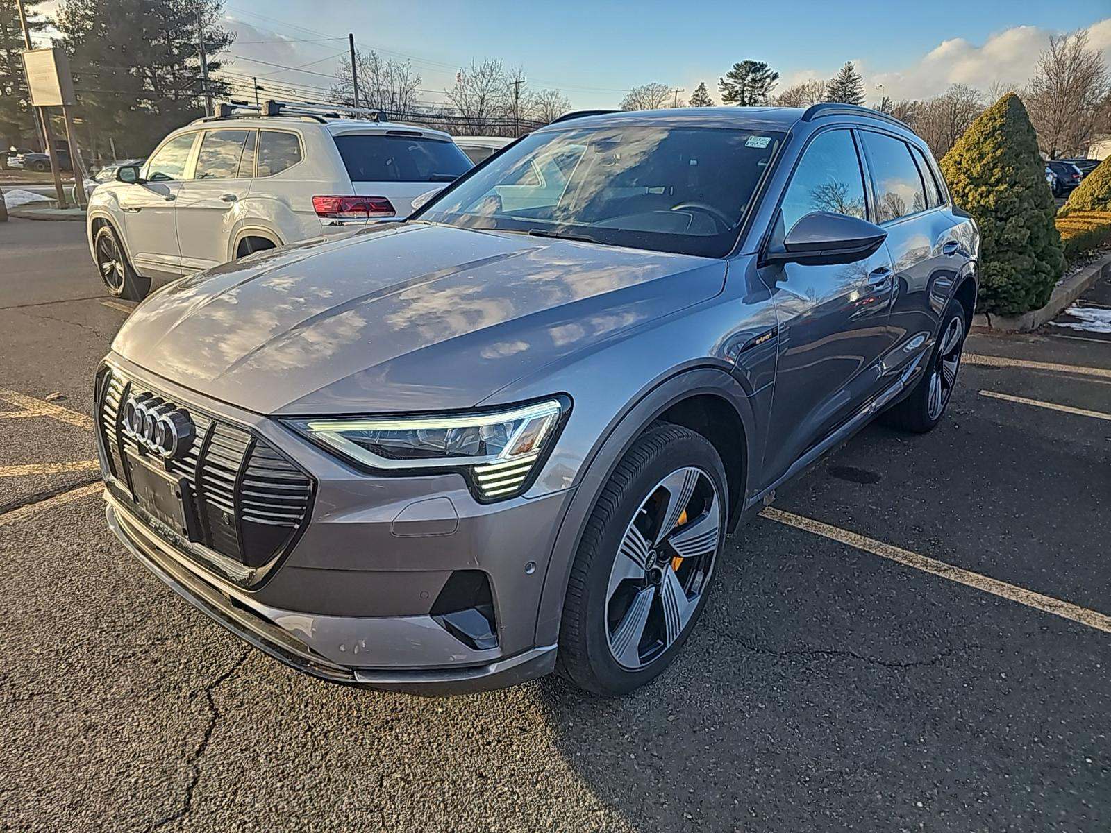 2022 Audi e-tron Premium Plus