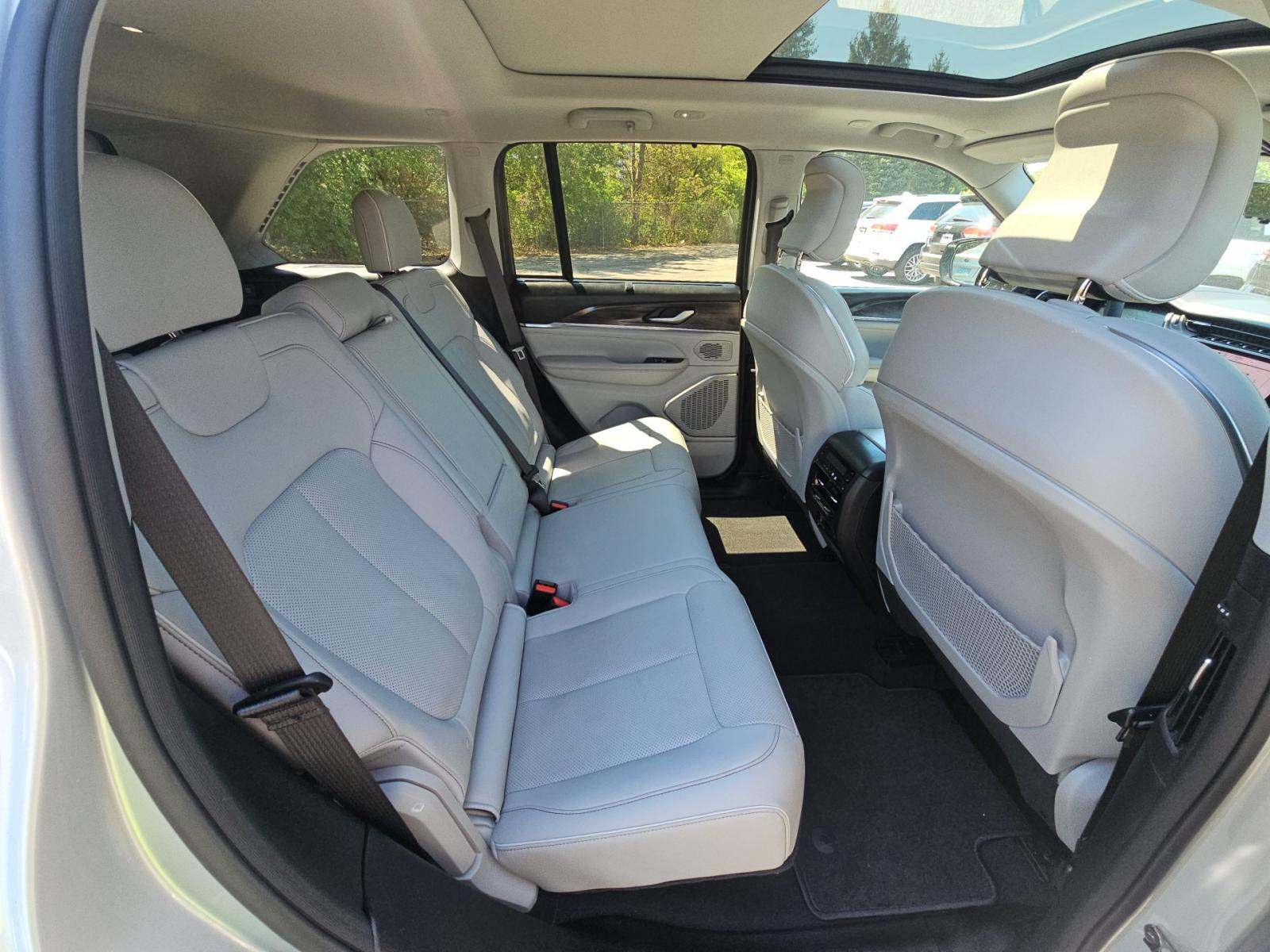 2023 Jeep Grand Cherokee Overland AWD