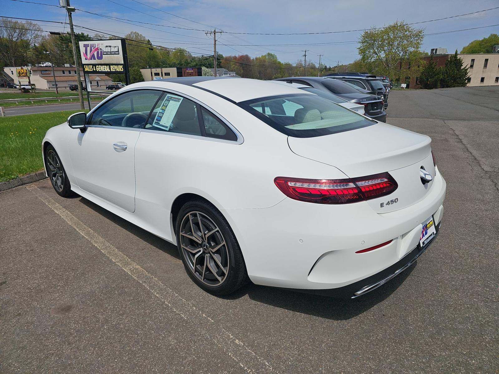 MERCEDES-BENZ E-CLASS - 2