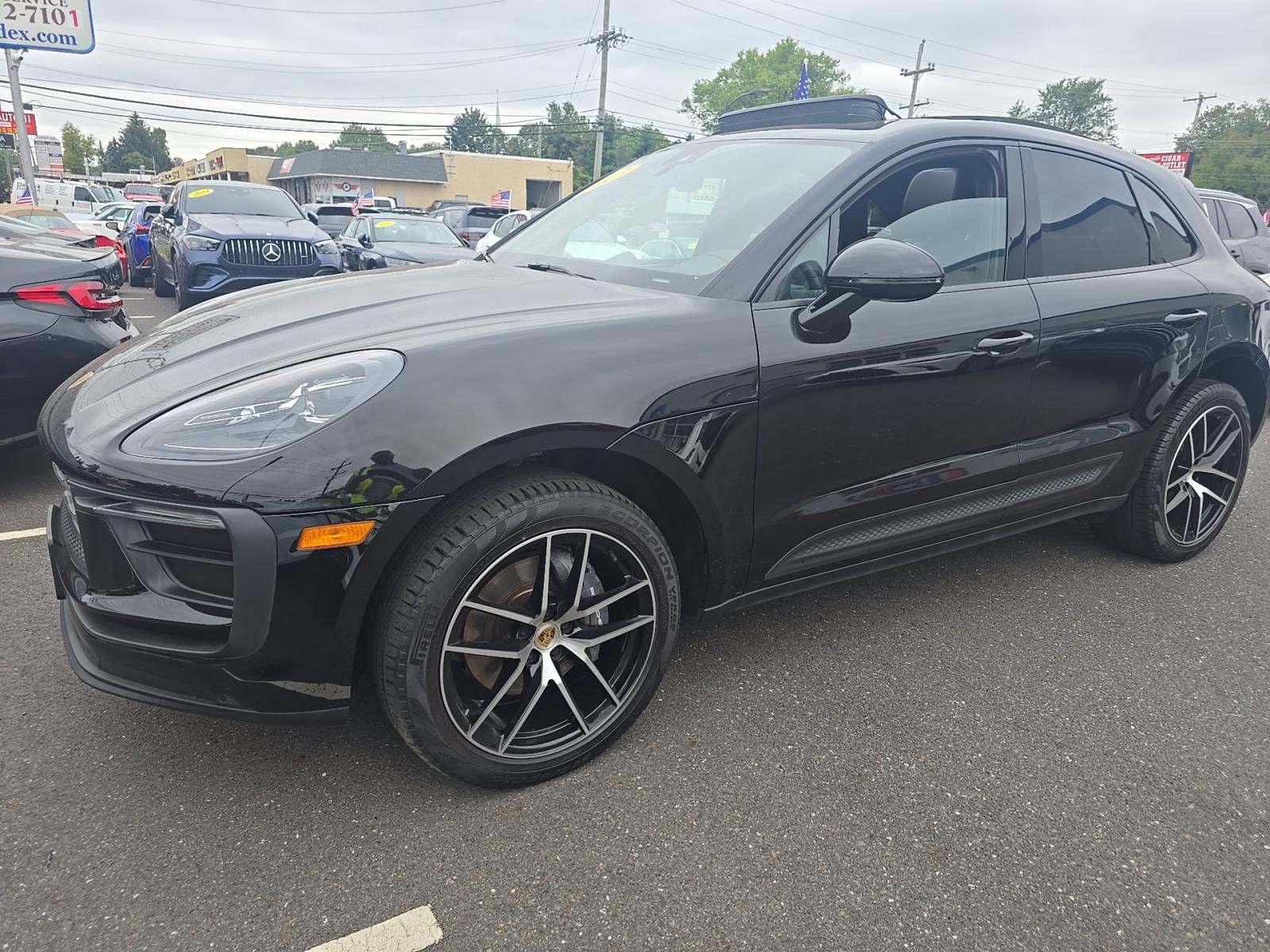 2023 Porsche Macan Base AWD