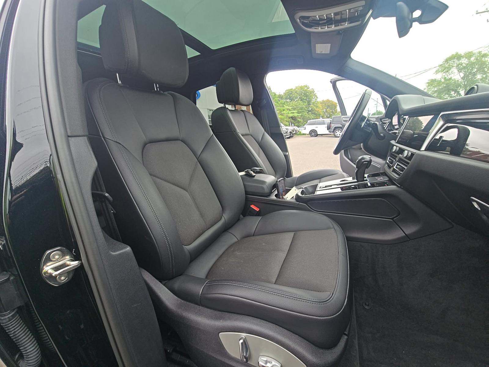 2023 Porsche Macan Base AWD