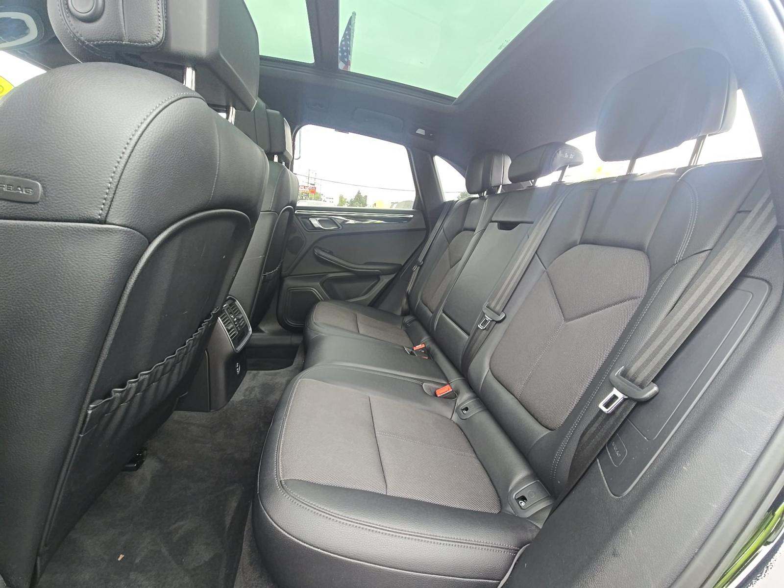 2023 Porsche Macan Base AWD