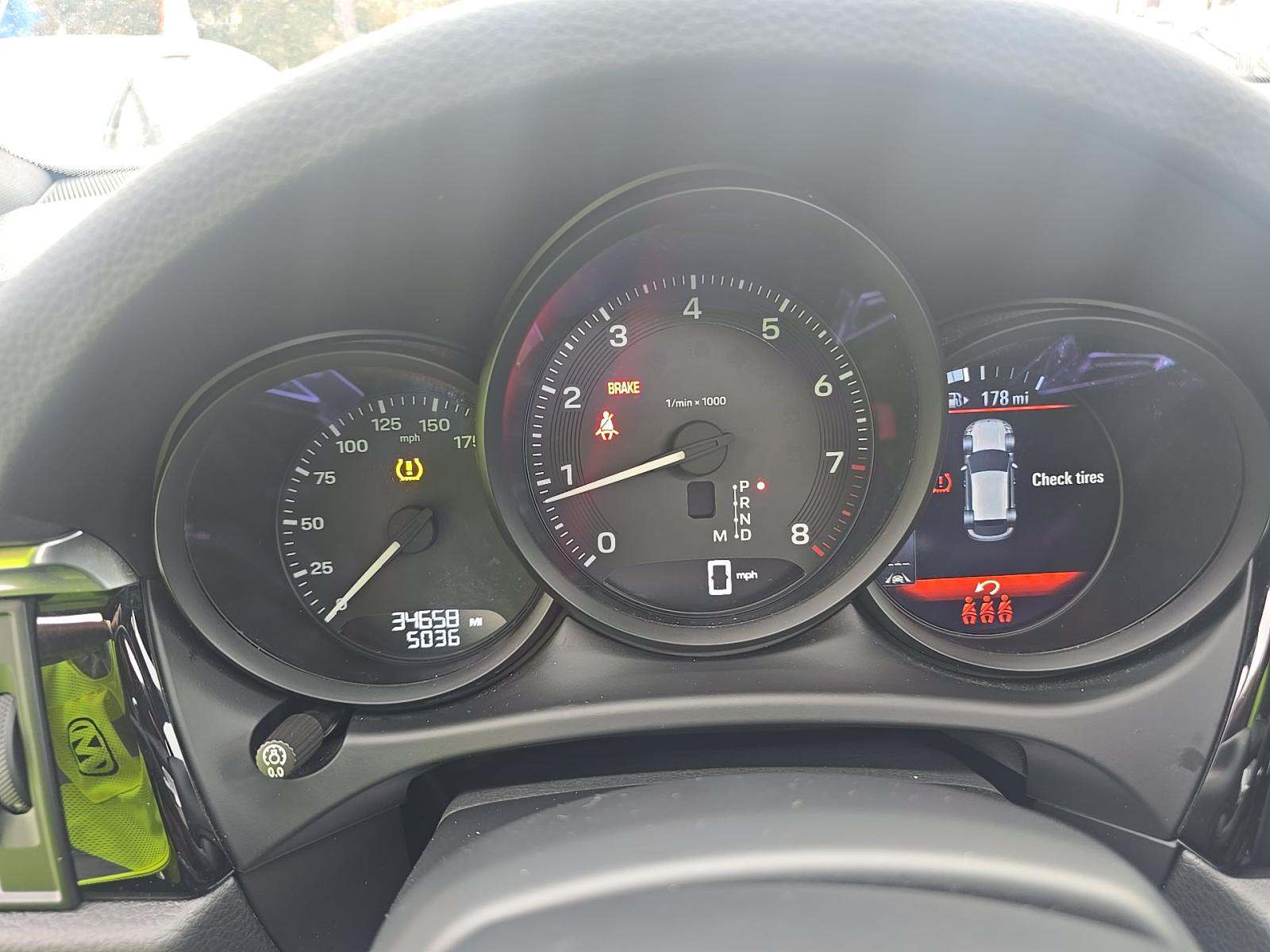 2023 Porsche Macan Base AWD