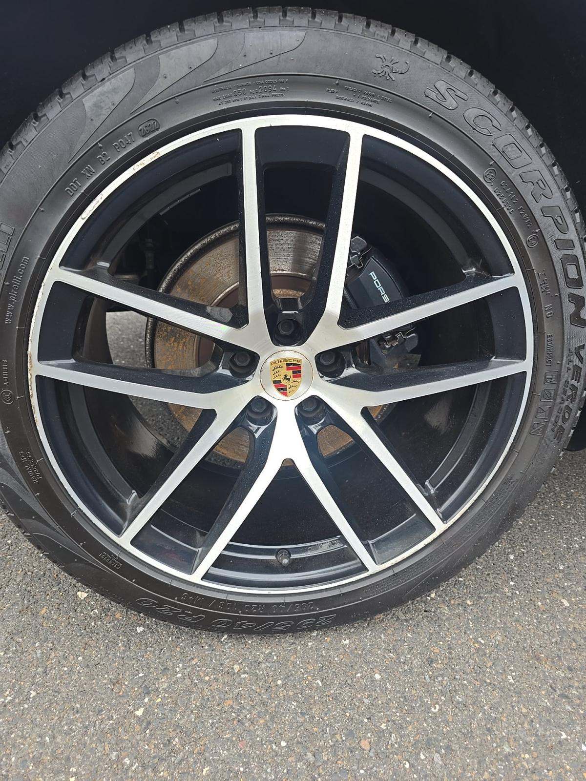 2023 Porsche Macan Base AWD