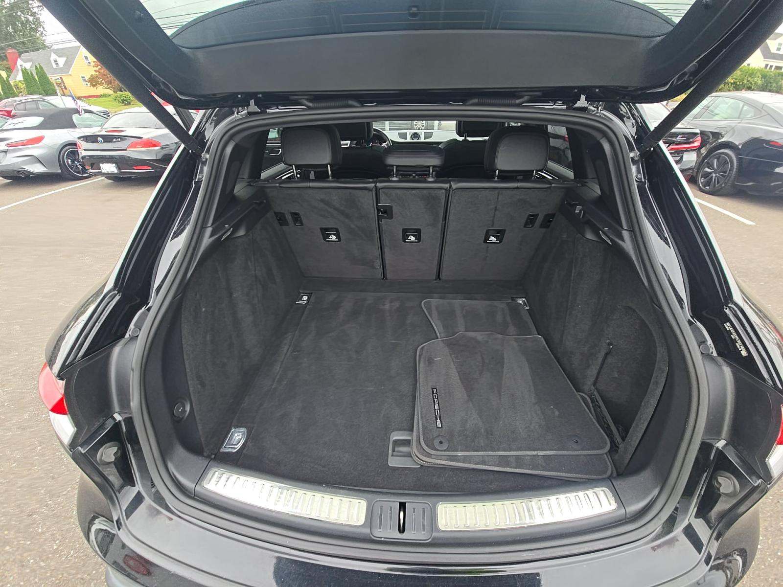 2023 Porsche Macan Base AWD