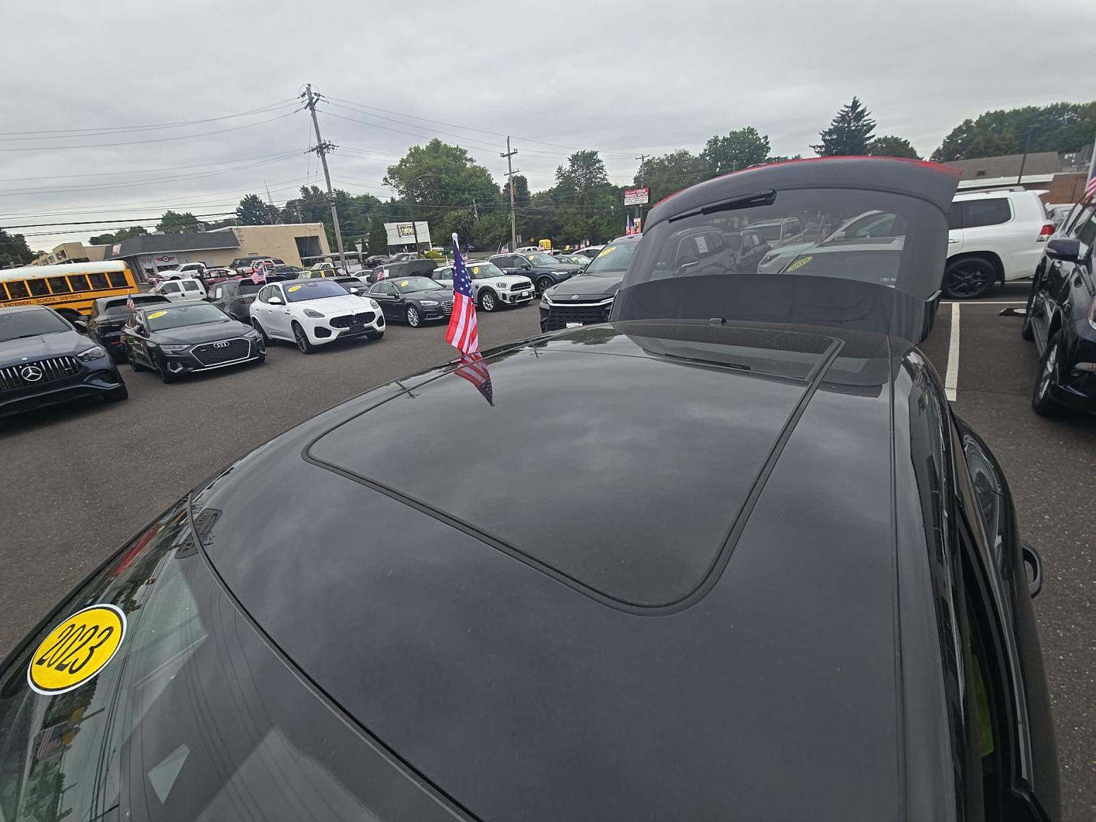 2023 Porsche Macan Base AWD