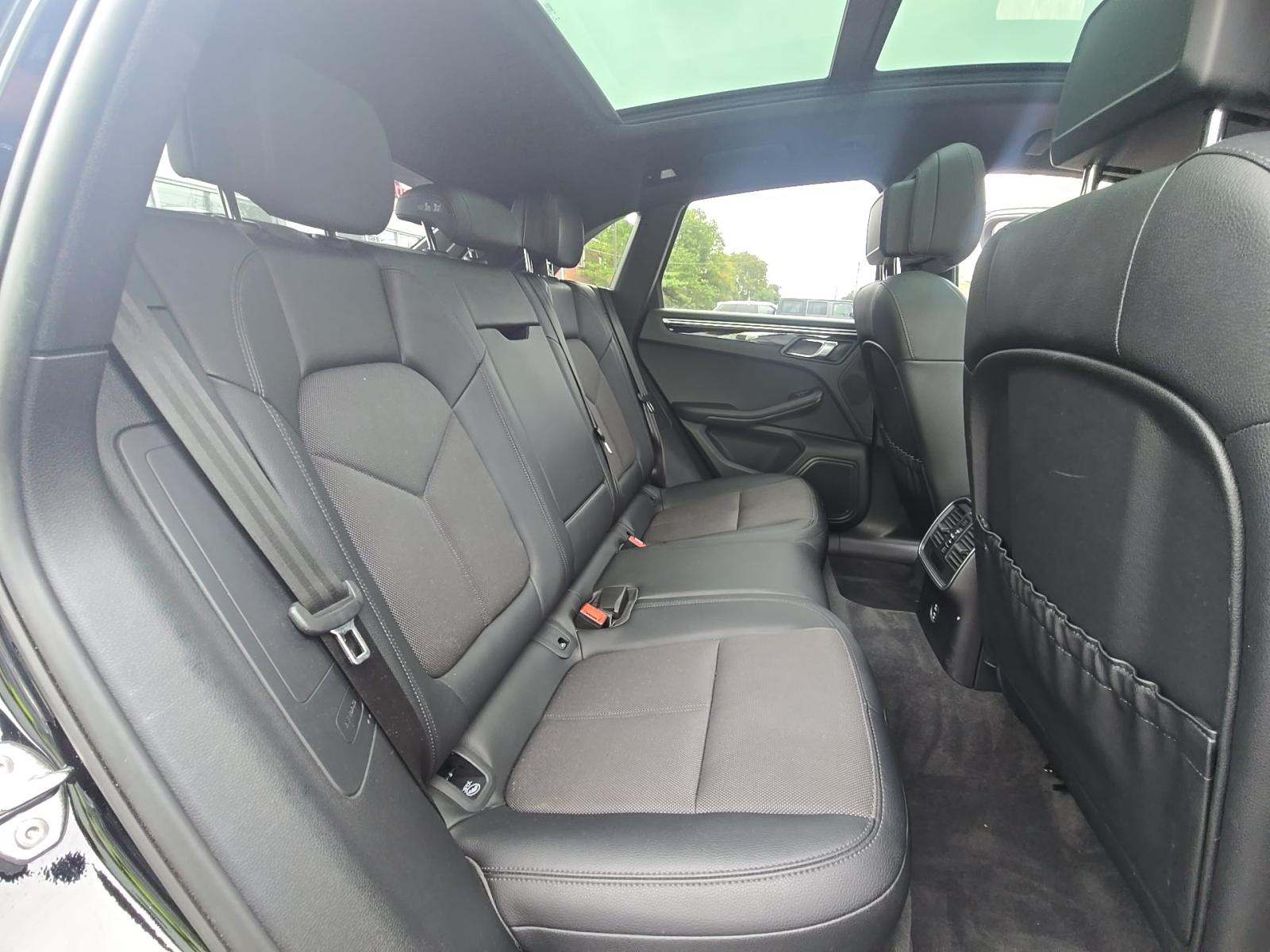 2023 Porsche Macan Base AWD