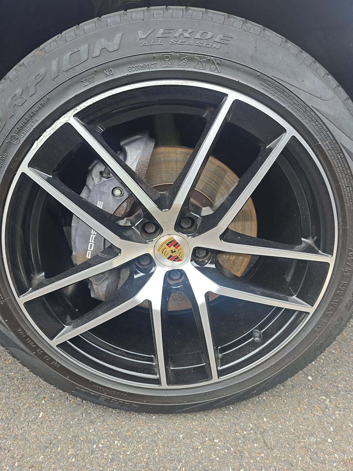 2023 Porsche Macan Base AWD