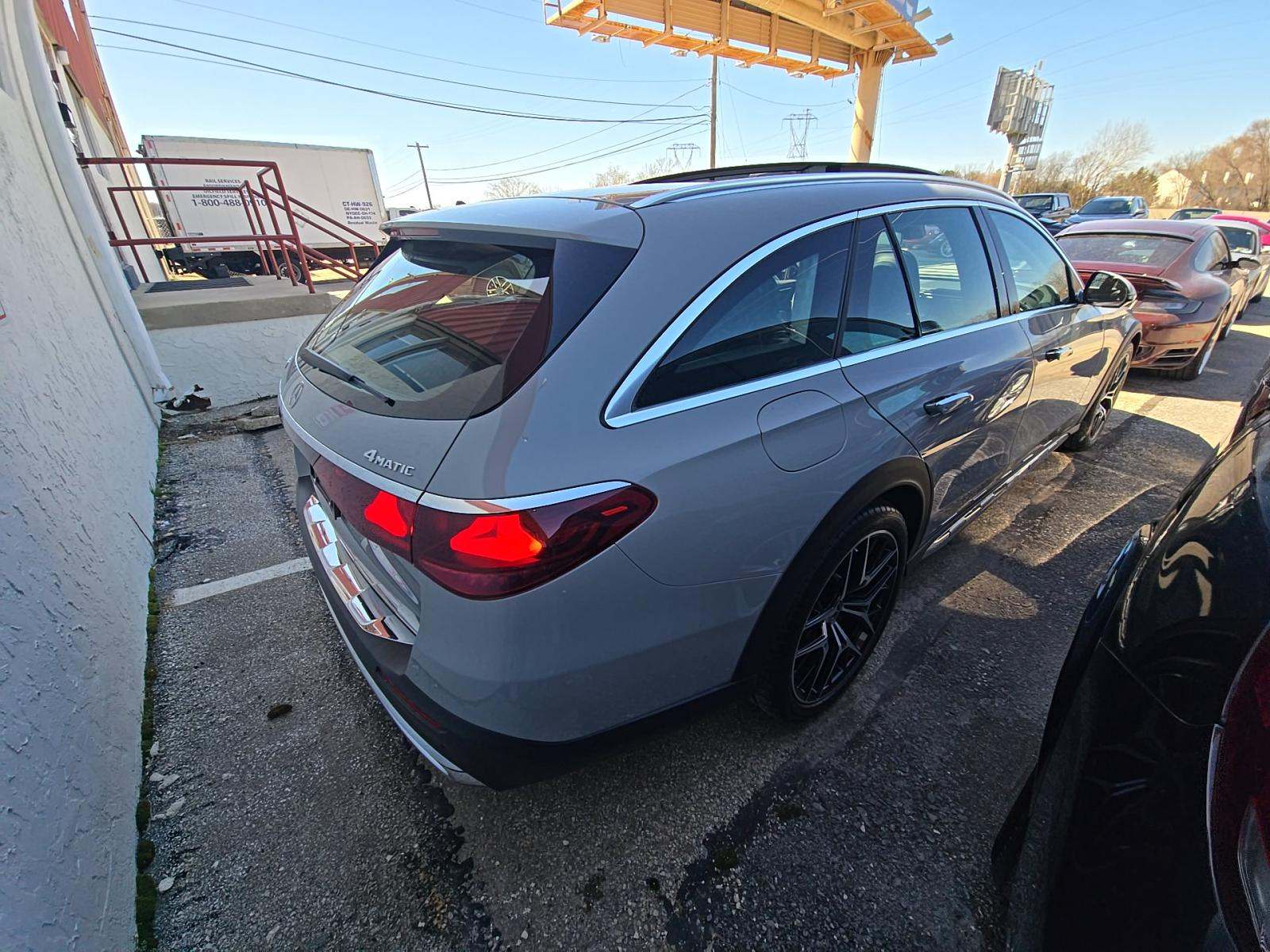 MERCEDES-BENZ E-CLASS - 3