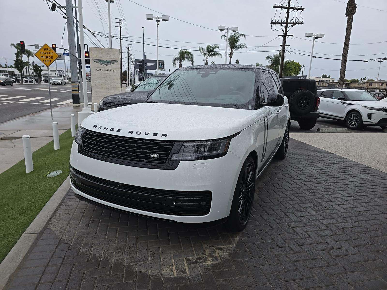 2025 Land Rover Range Rover SE AWD