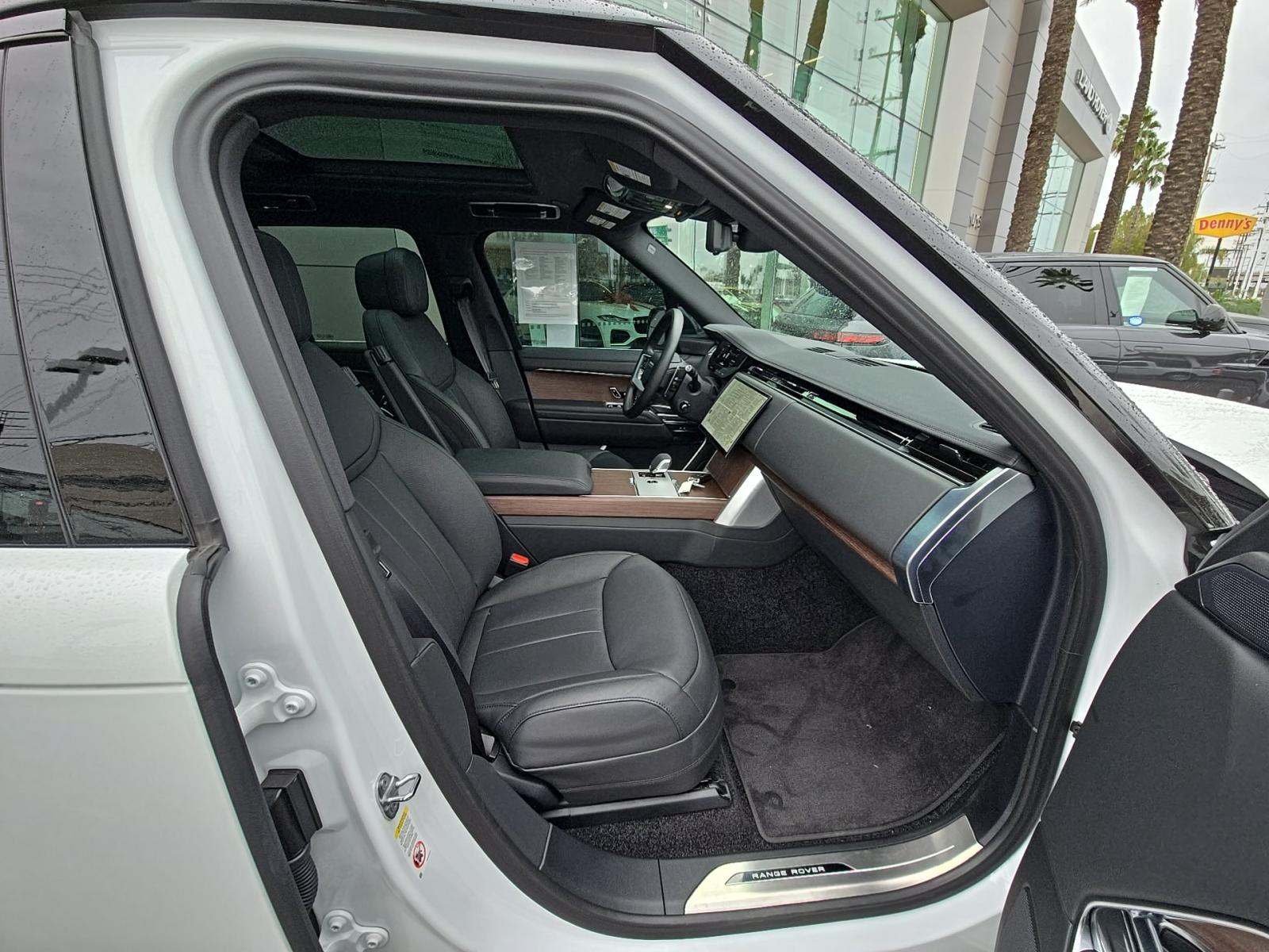 2025 Land Rover Range Rover SE AWD