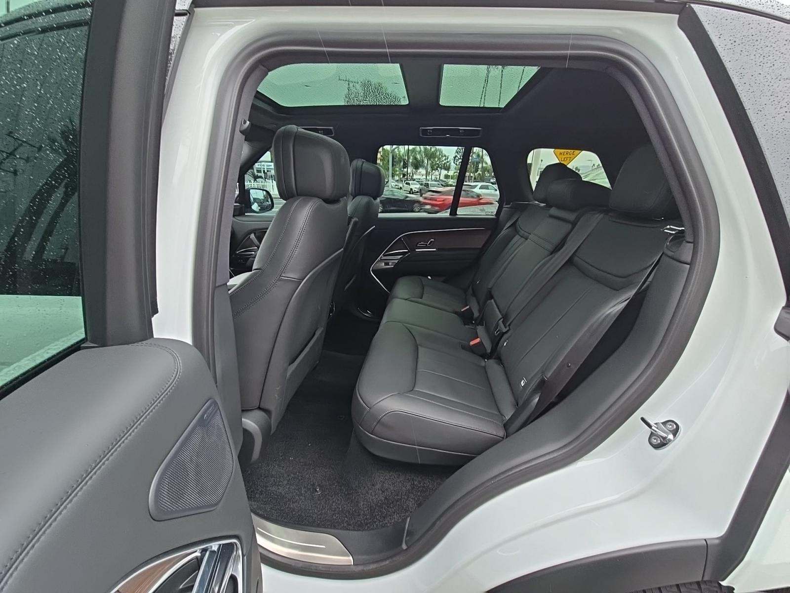 2025 Land Rover Range Rover SE AWD