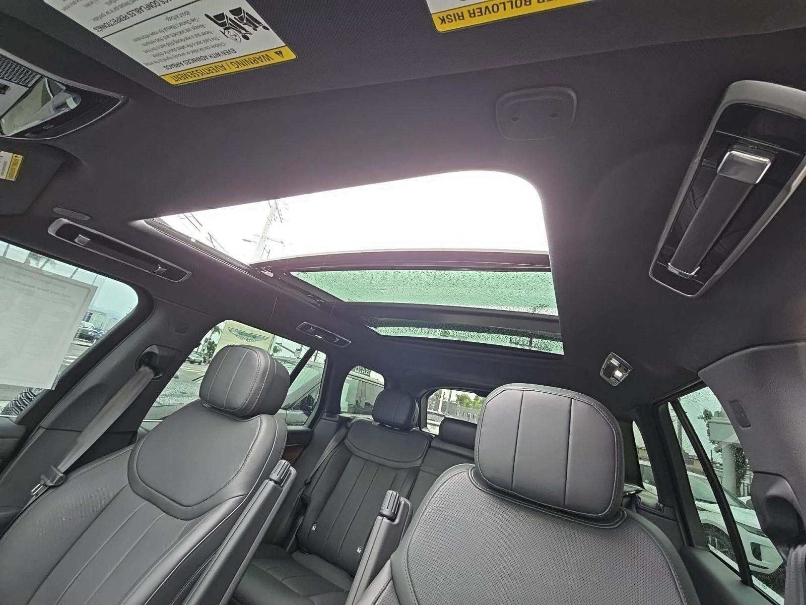 2025 Land Rover Range Rover SE AWD