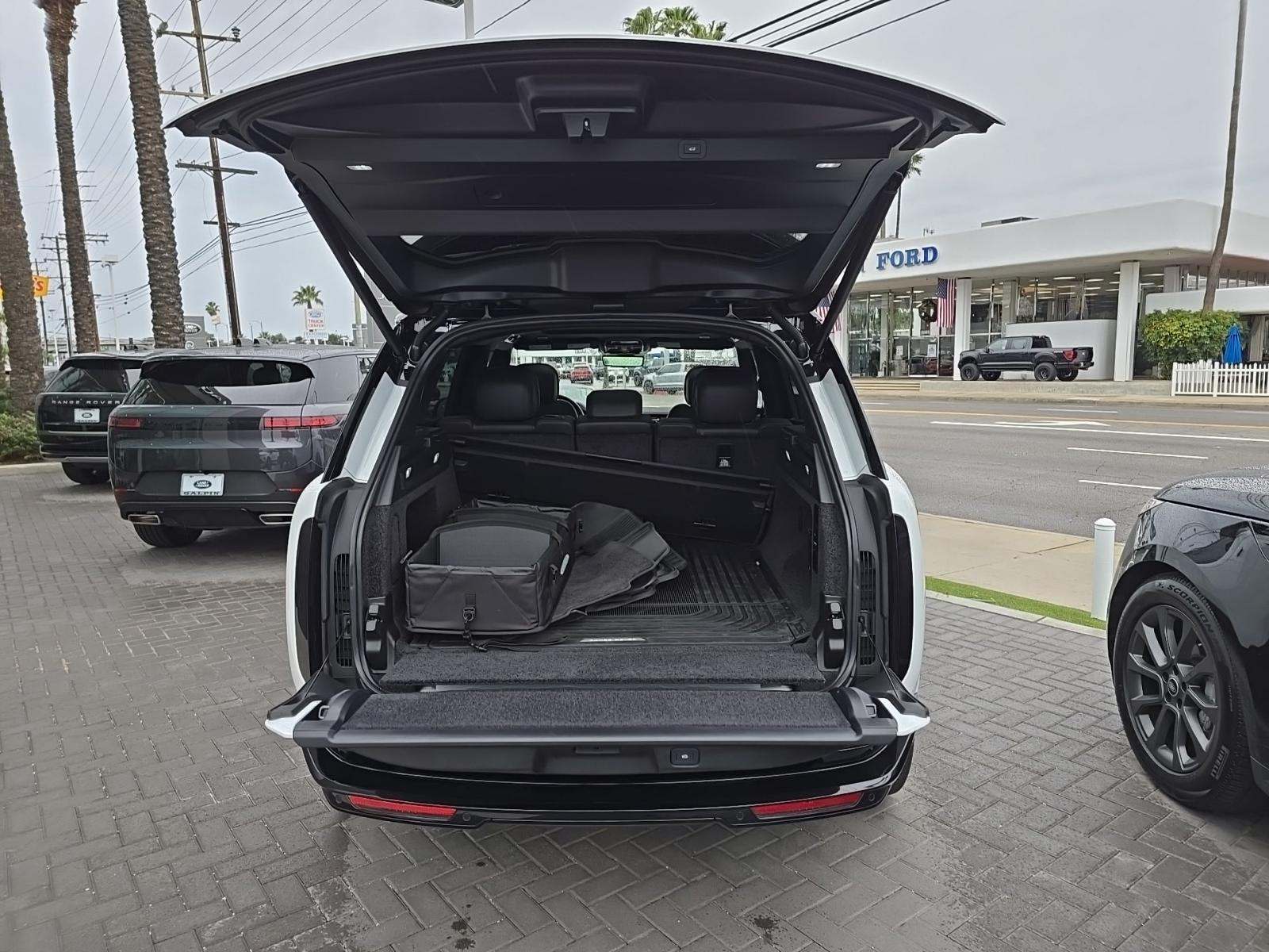 2025 Land Rover Range Rover SE AWD