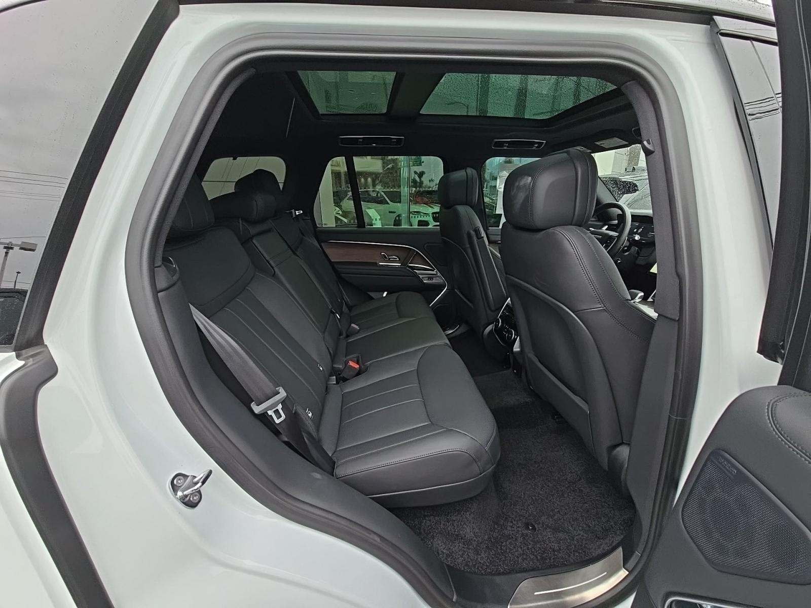 2025 Land Rover Range Rover SE AWD