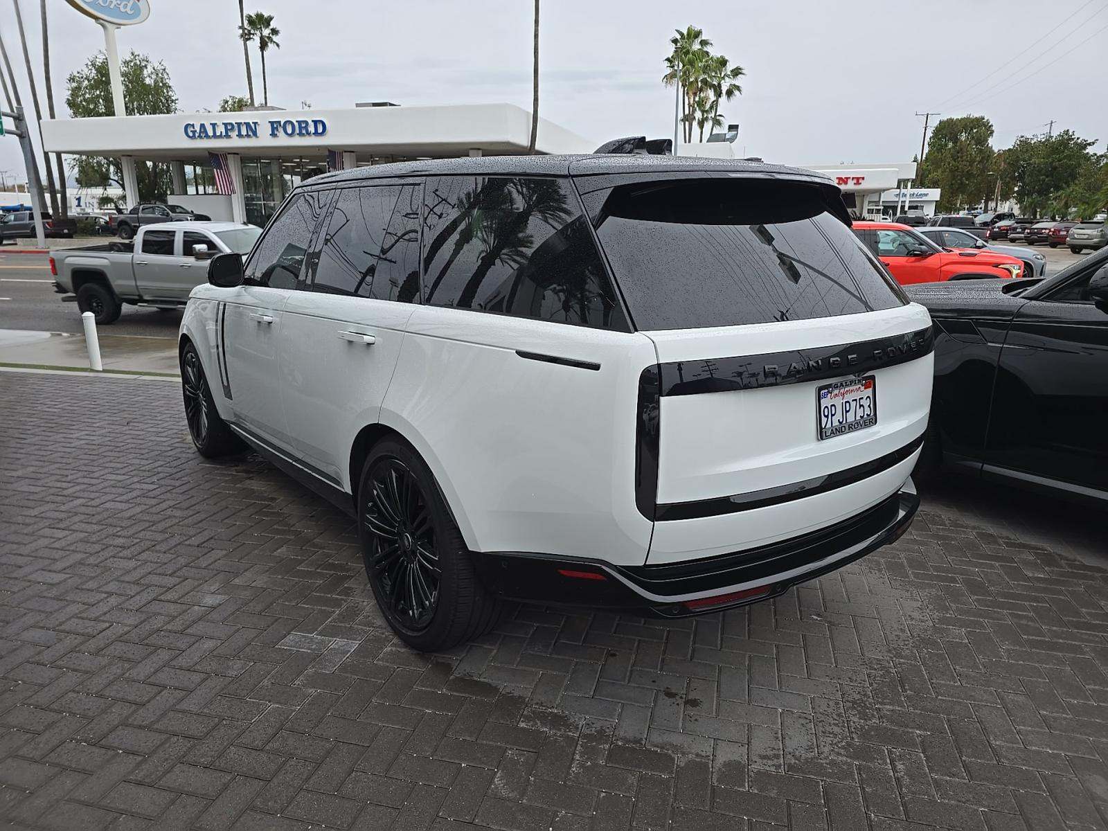 2025 Land Rover Range Rover SE AWD